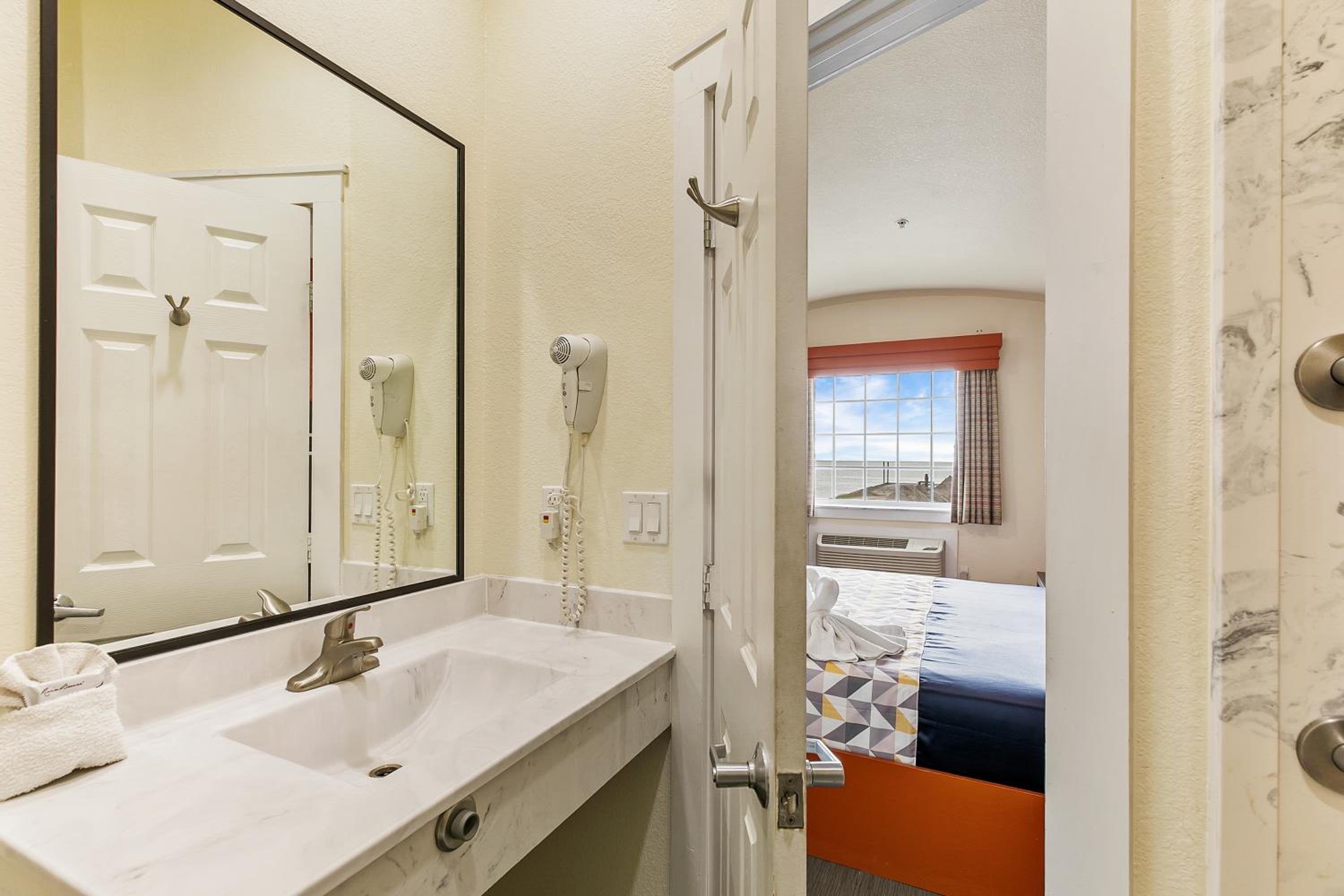 King Room With Bay View photo 3