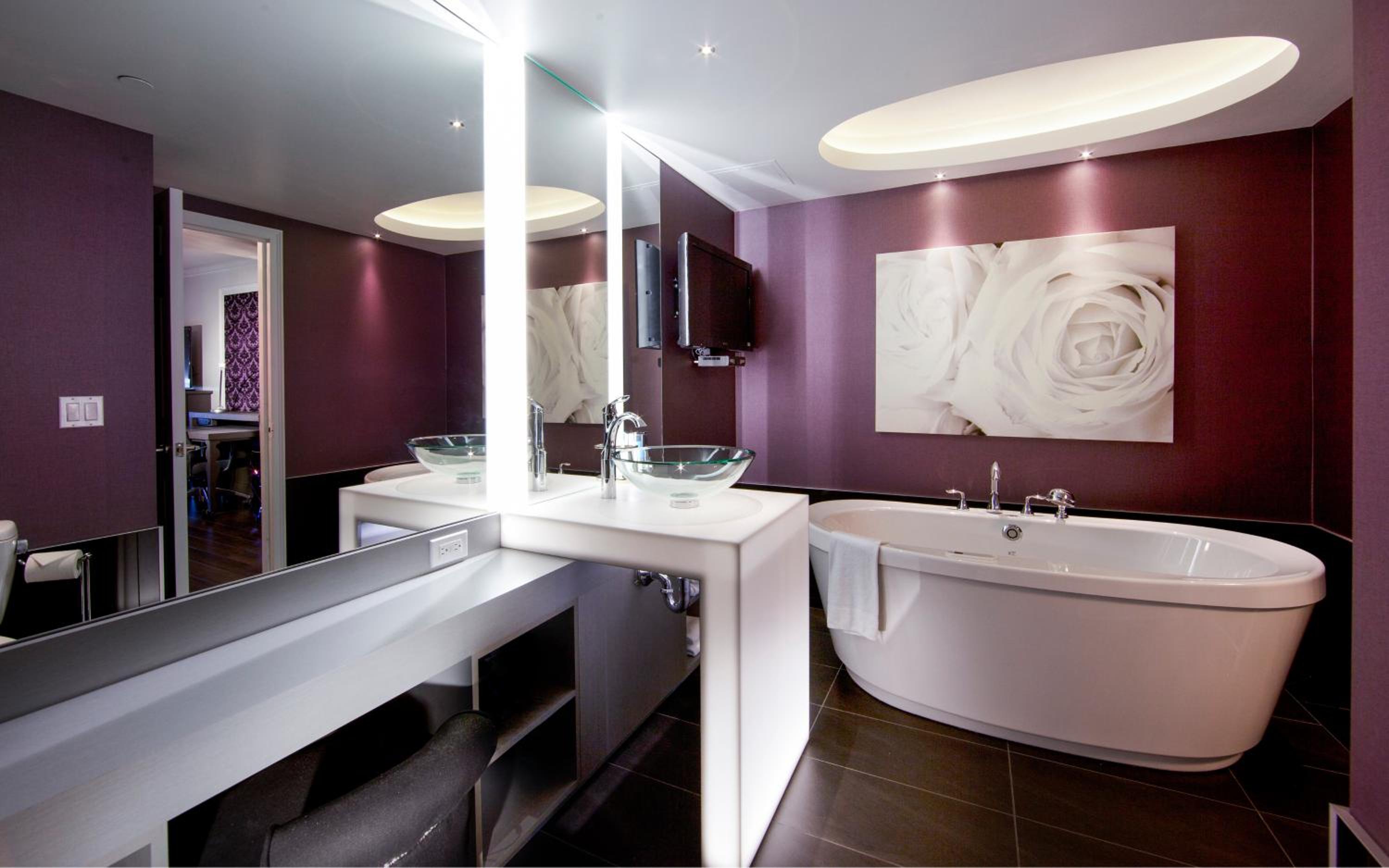 Purple Suite, 1 Queen Bed and 1 Queen Murphy Bed photo 3