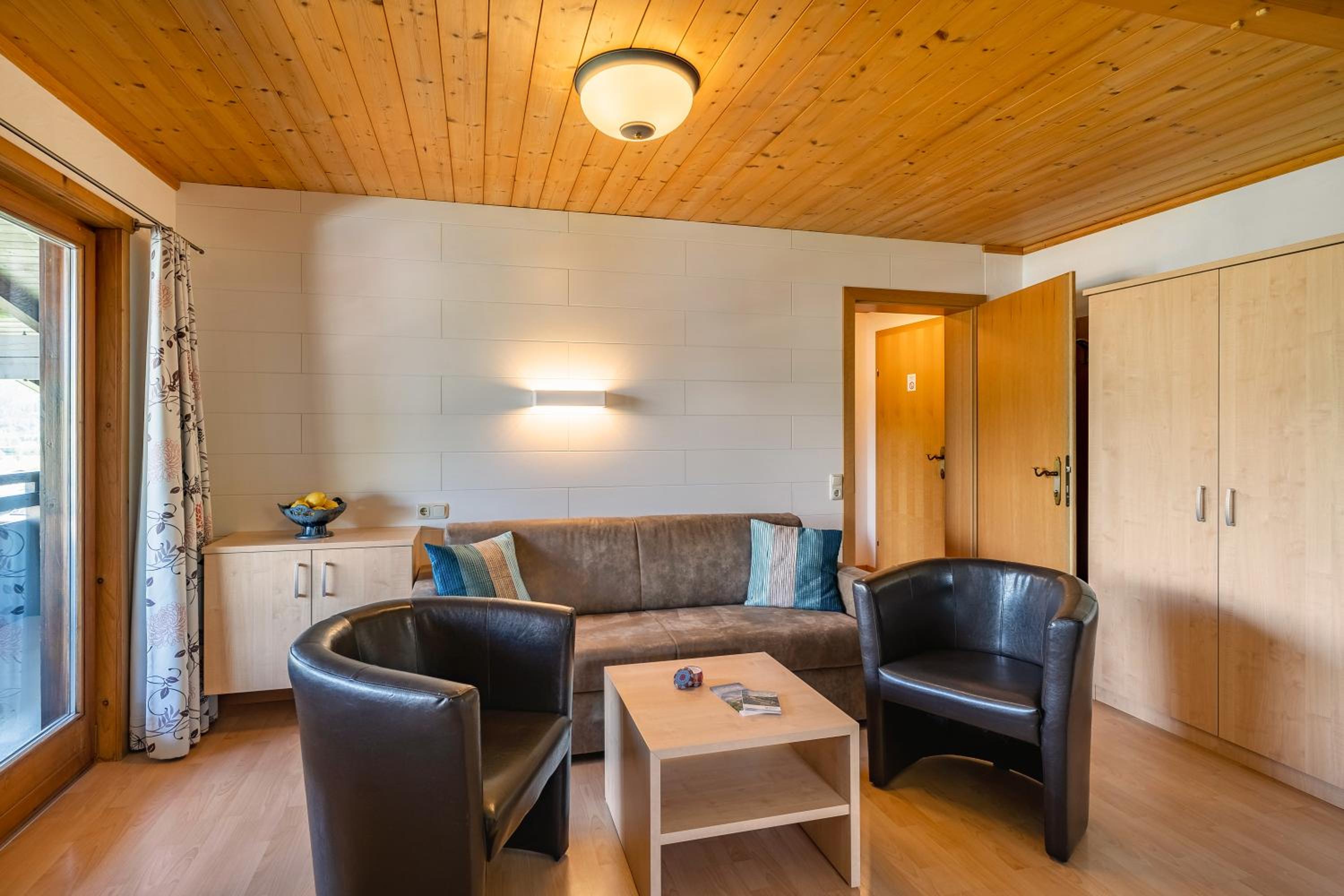 One-Bedroom Apartment with Balcony and Mountain View   photo 1