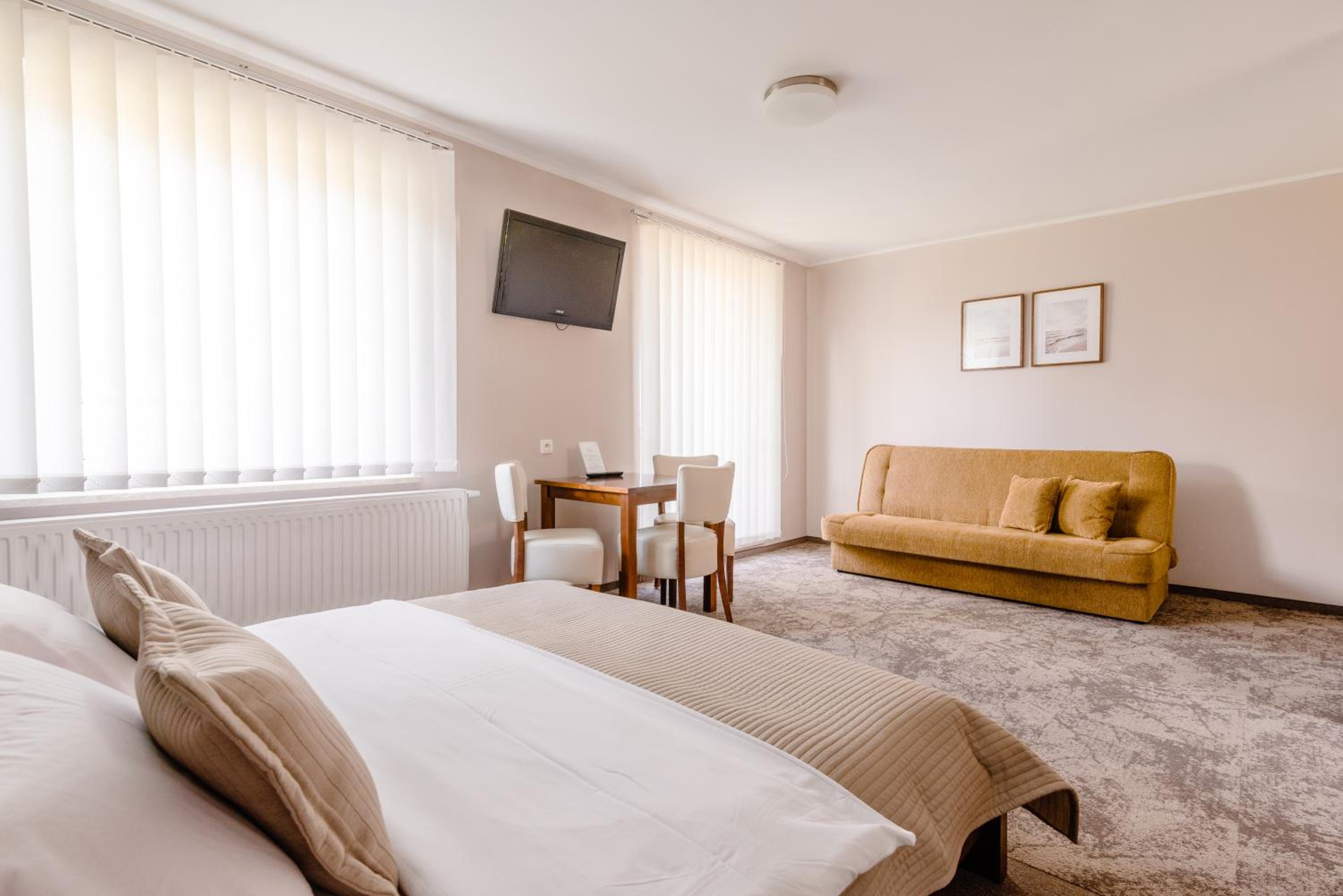 Deluxe Triple Room photo 2