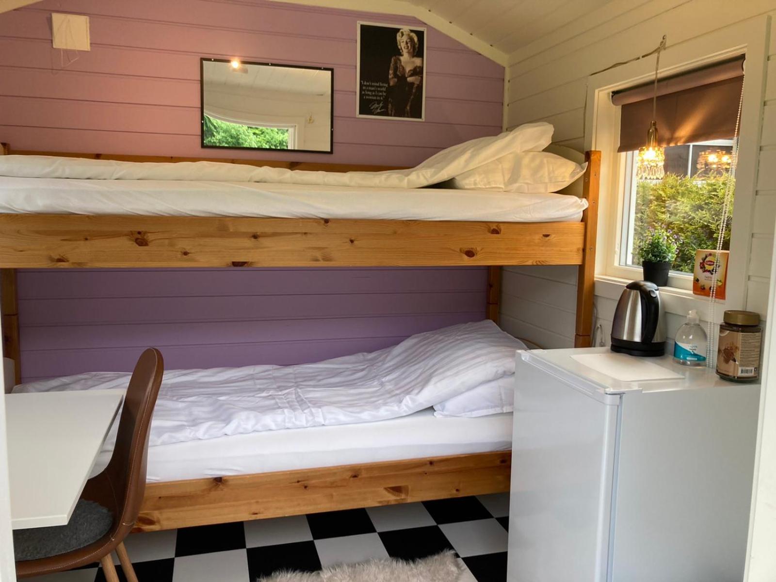 Small Twin Room - Photo 2