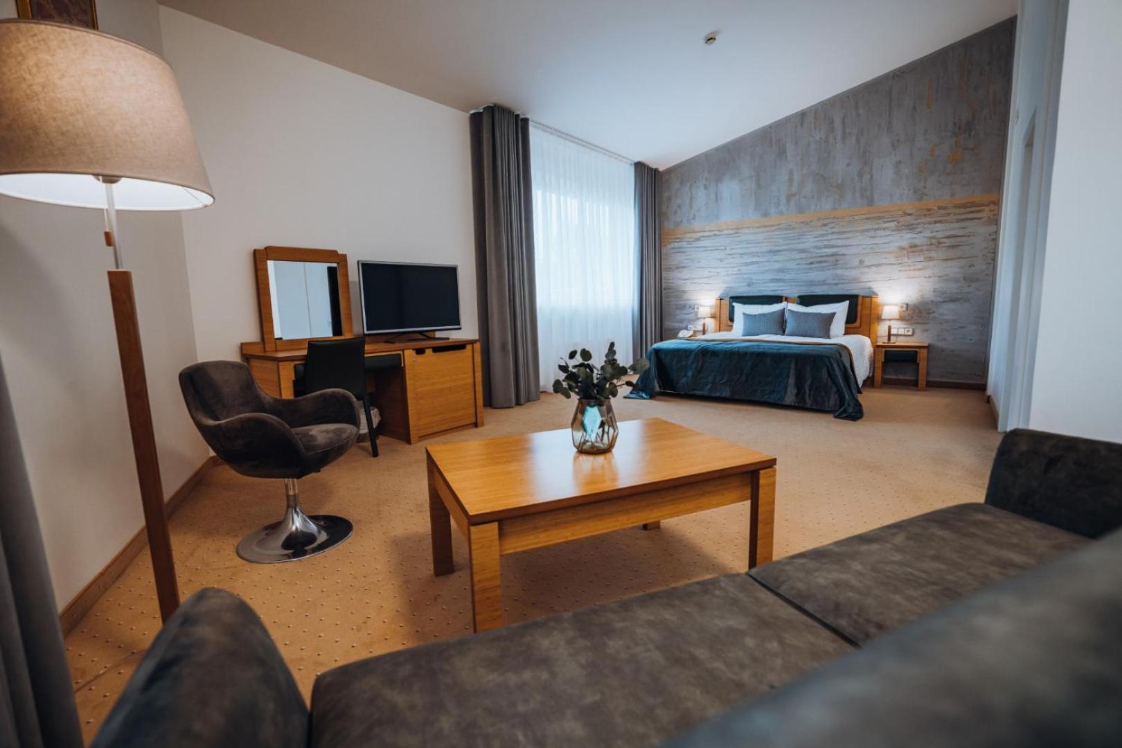Apartment with Terrace and Spa Access