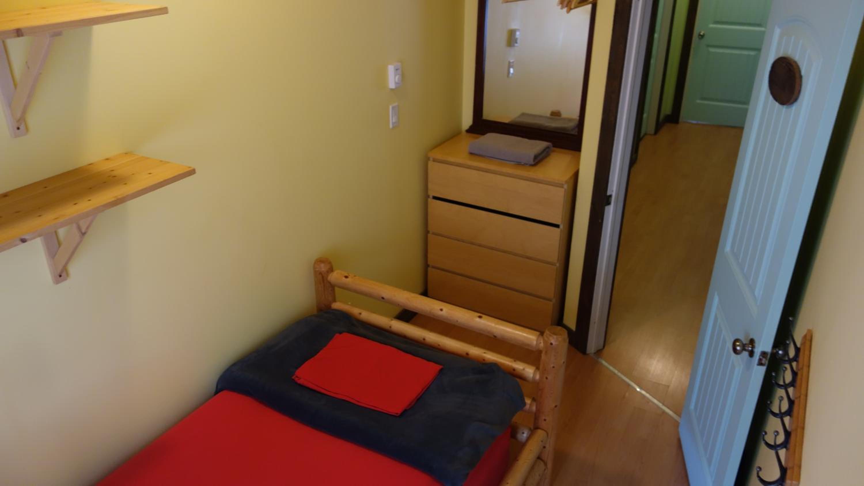 Single Room with Shared Bathroom photo 2