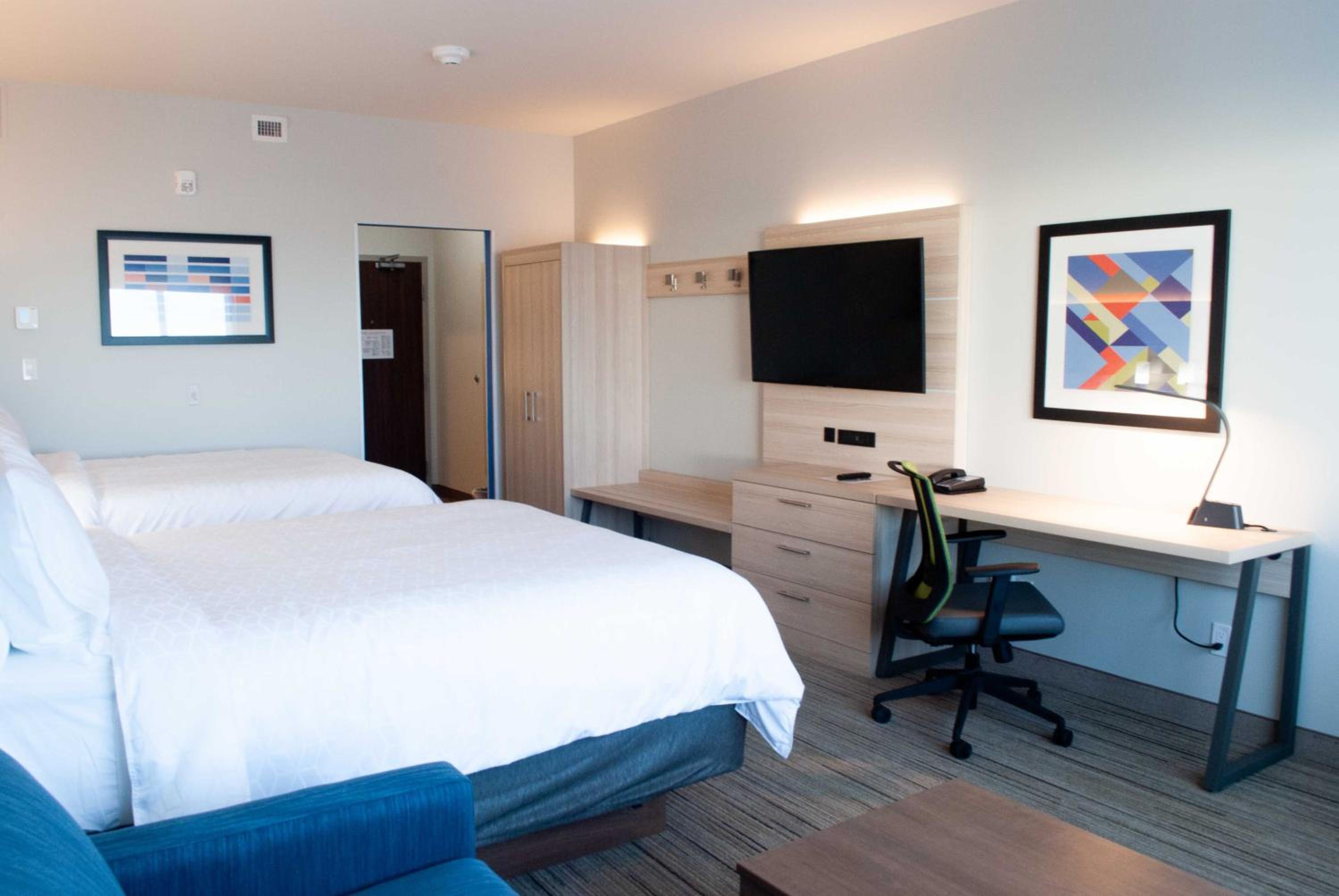 Queen Studio Suite with Two Queen Beds - Non-Smoking - Photo 1
