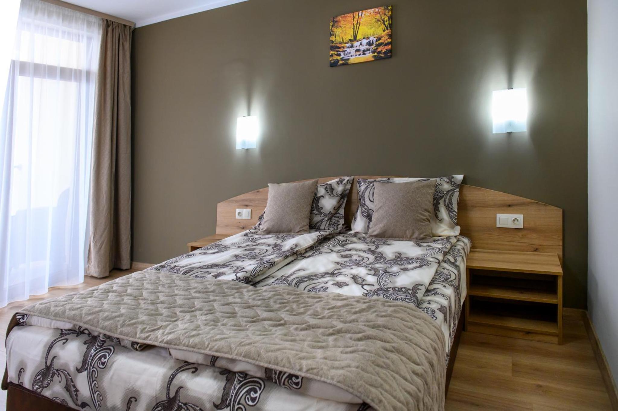 Deluxe Double Room (2 Adults + 1 Child) photo 1