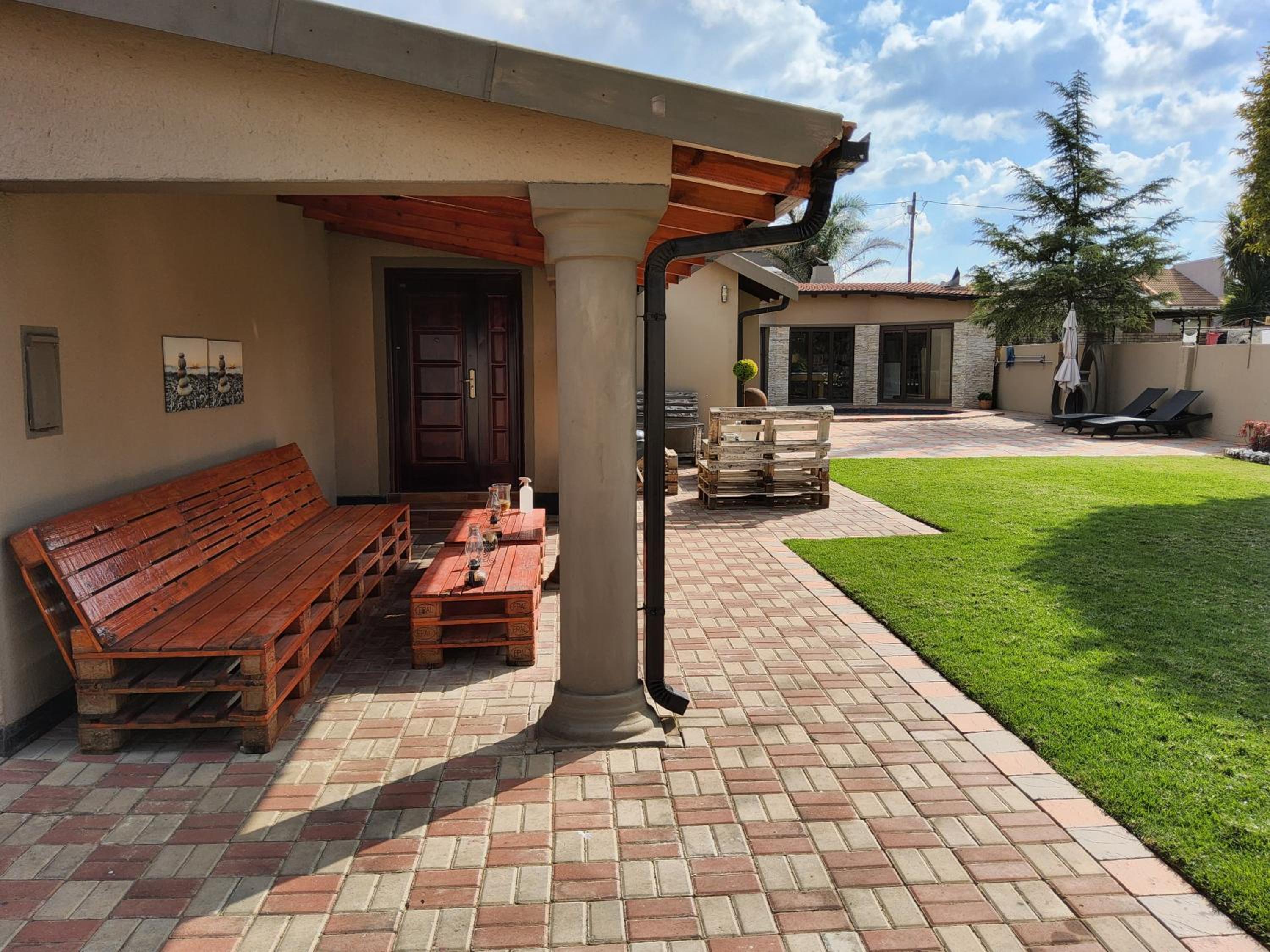 Three-Bedroom House photo 2