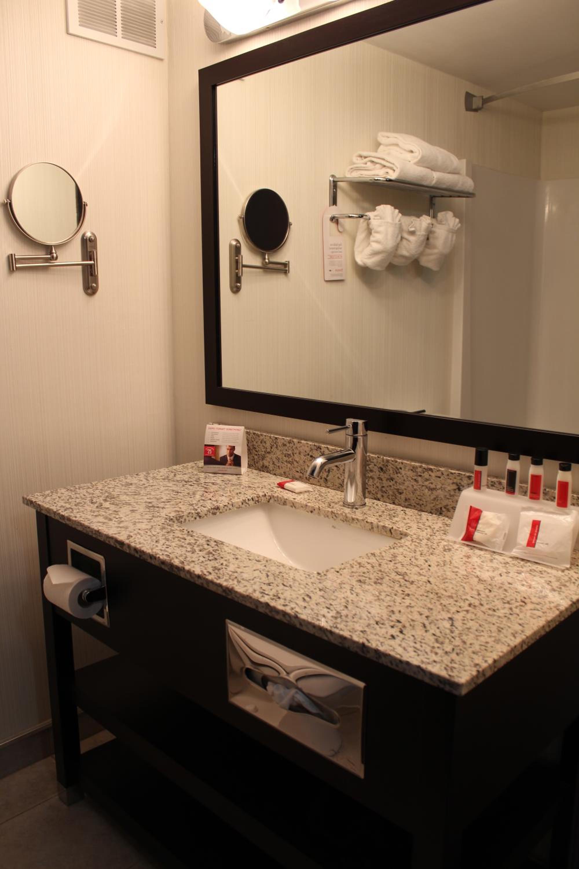 Executive Business King Room - Photo 2