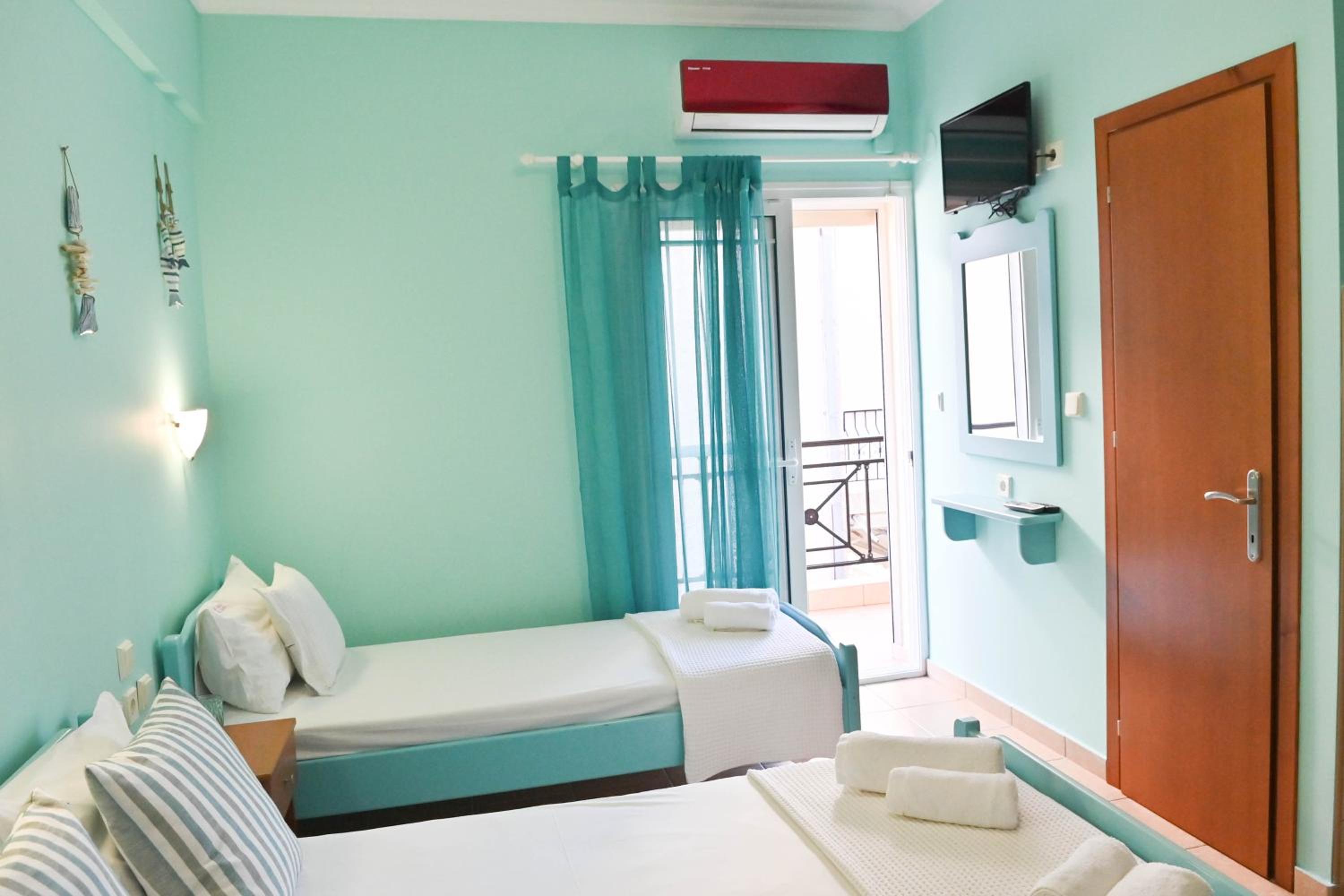 Deluxe Double Room with Balcony photo 2