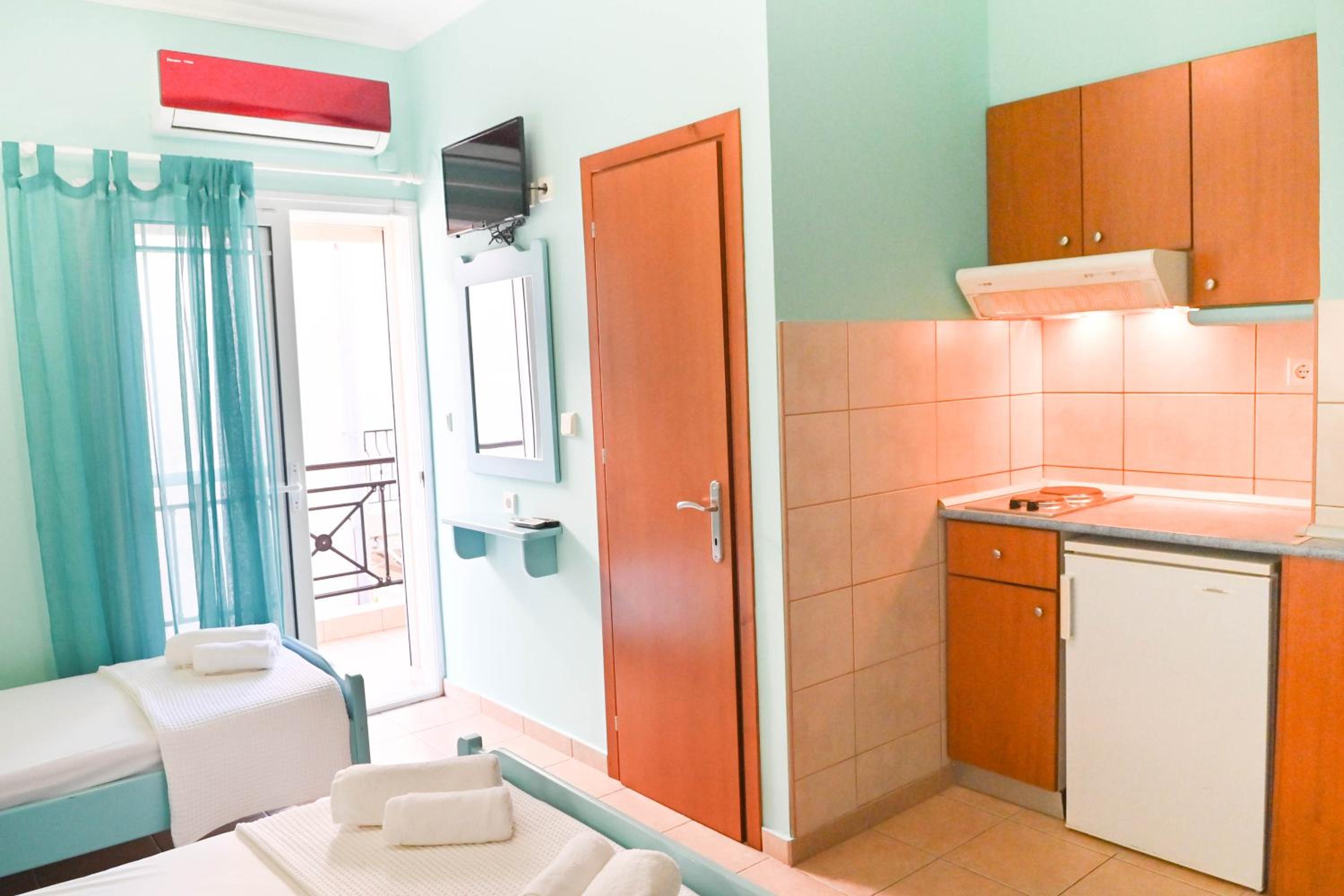 Deluxe Double Room with Balcony photo 3