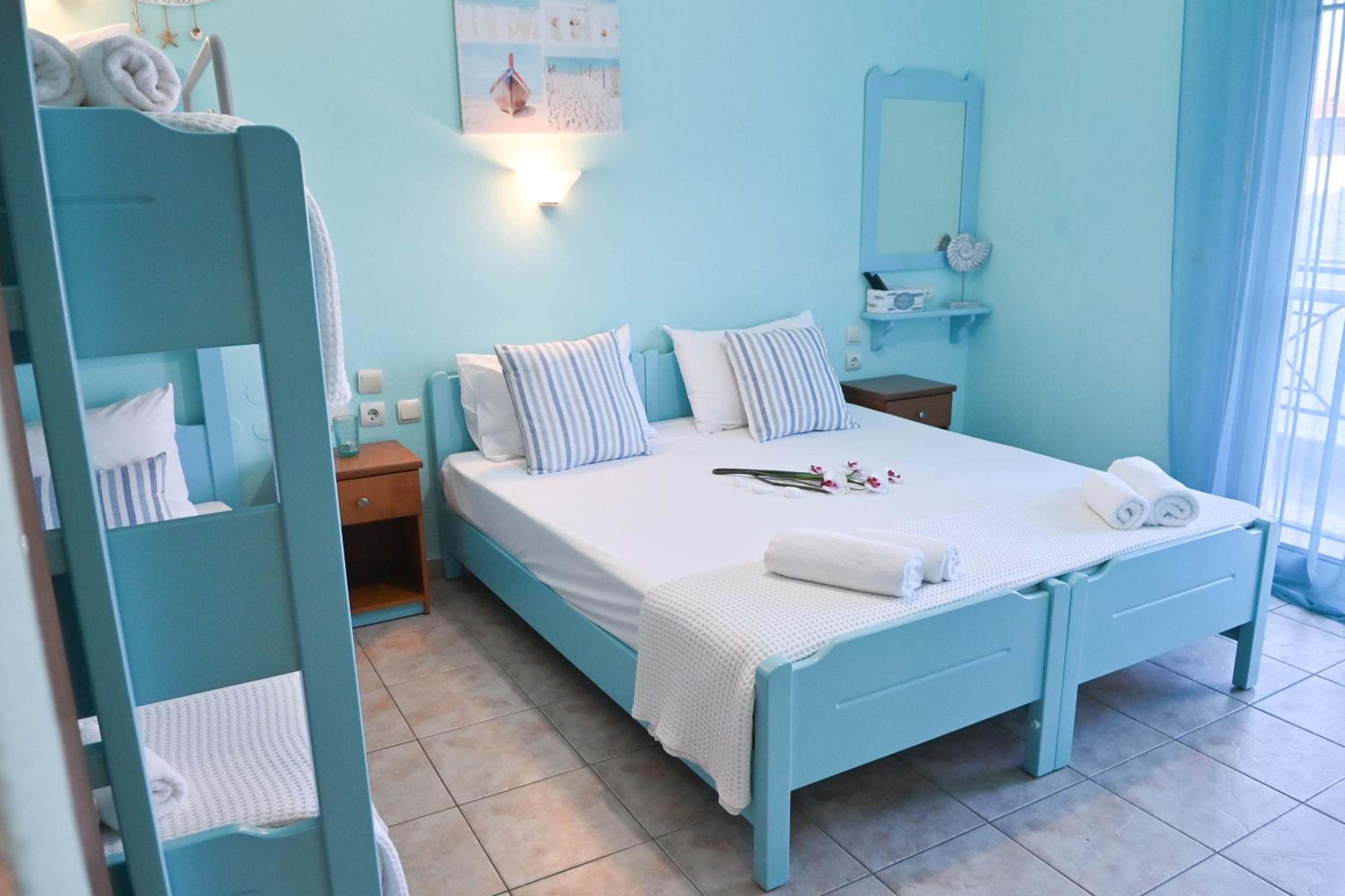 Quadruple Room with Terrace