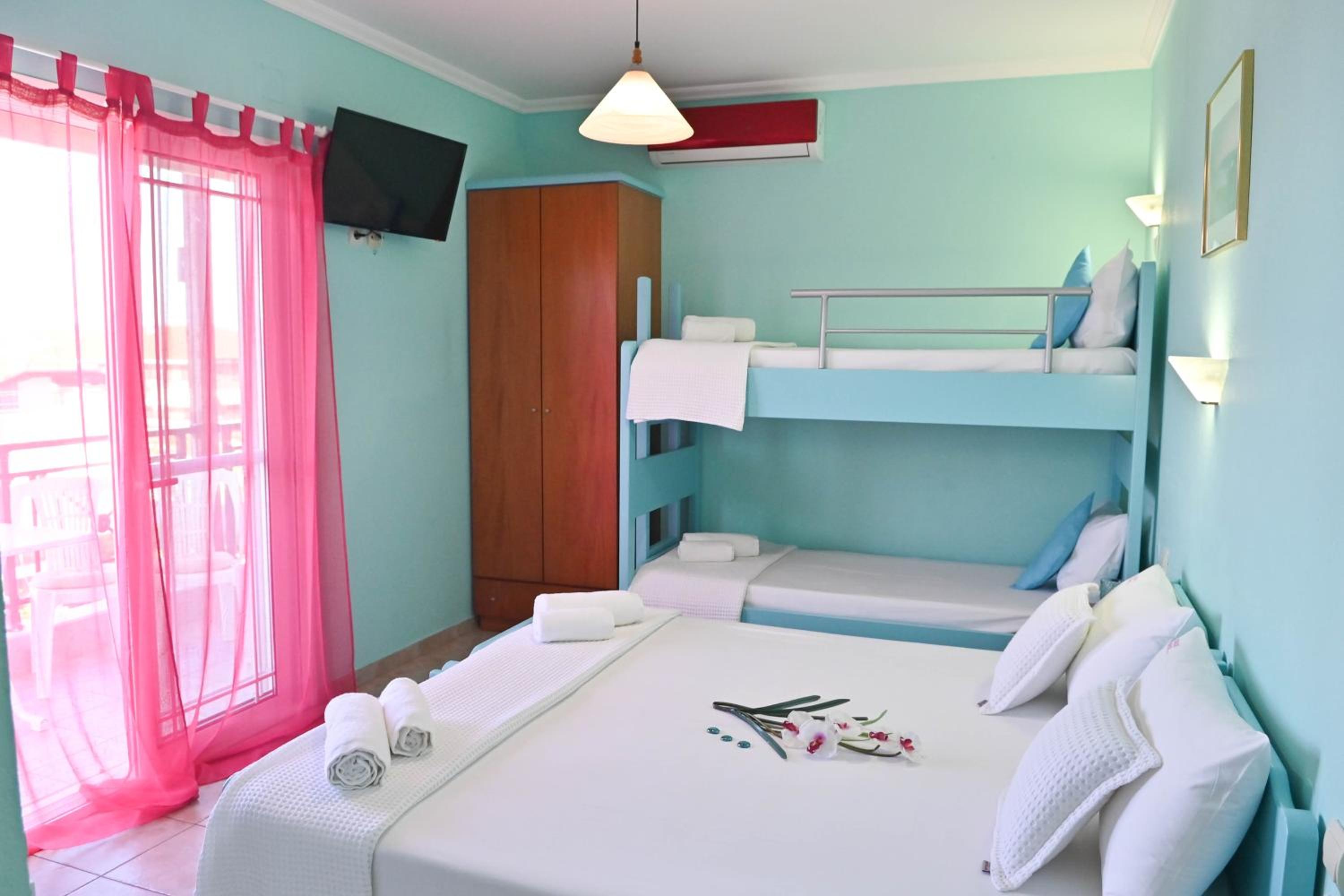 Quadruple Room with Terrace