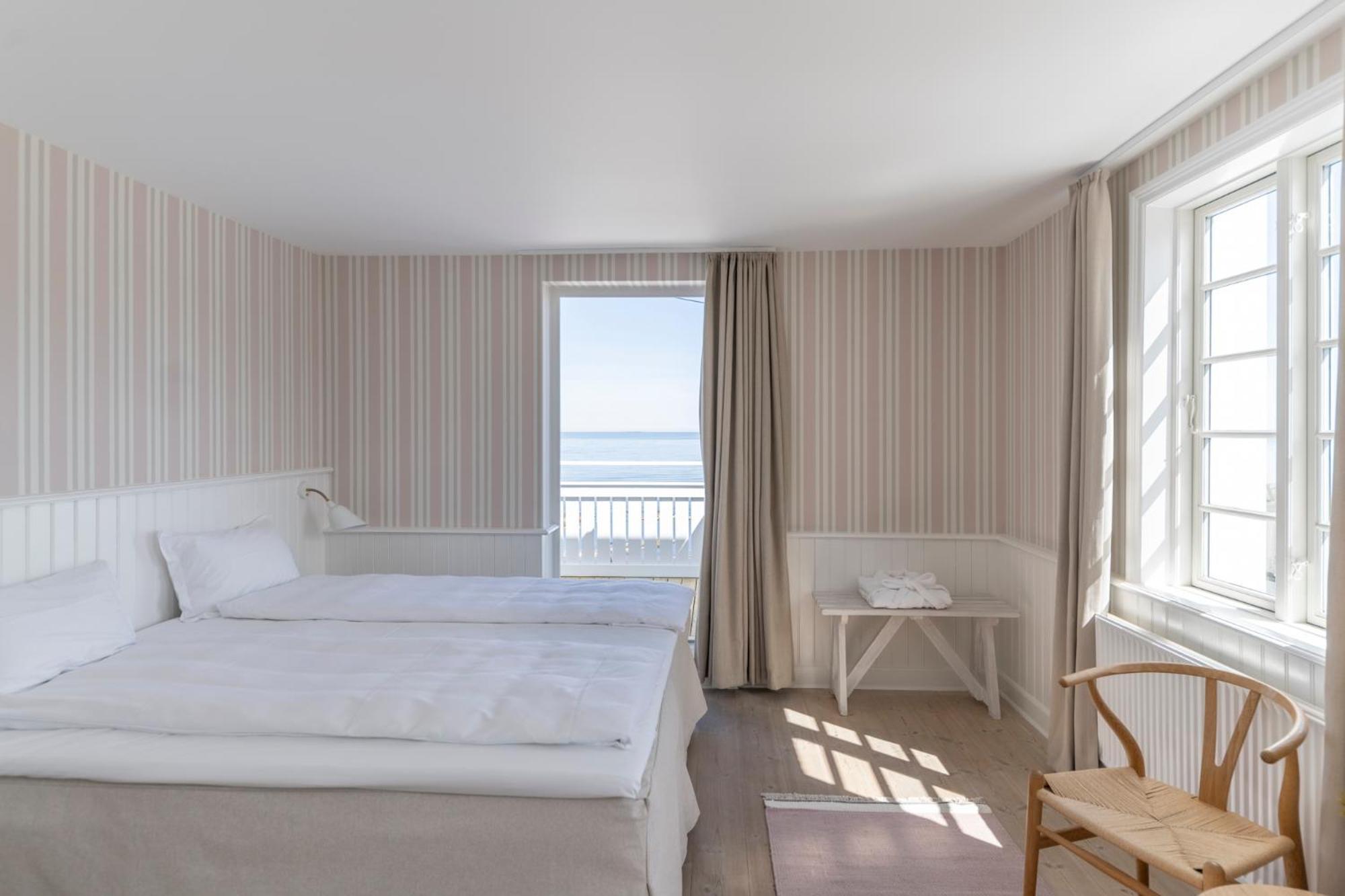 Deluxe Double Room with Balcony and Sea View