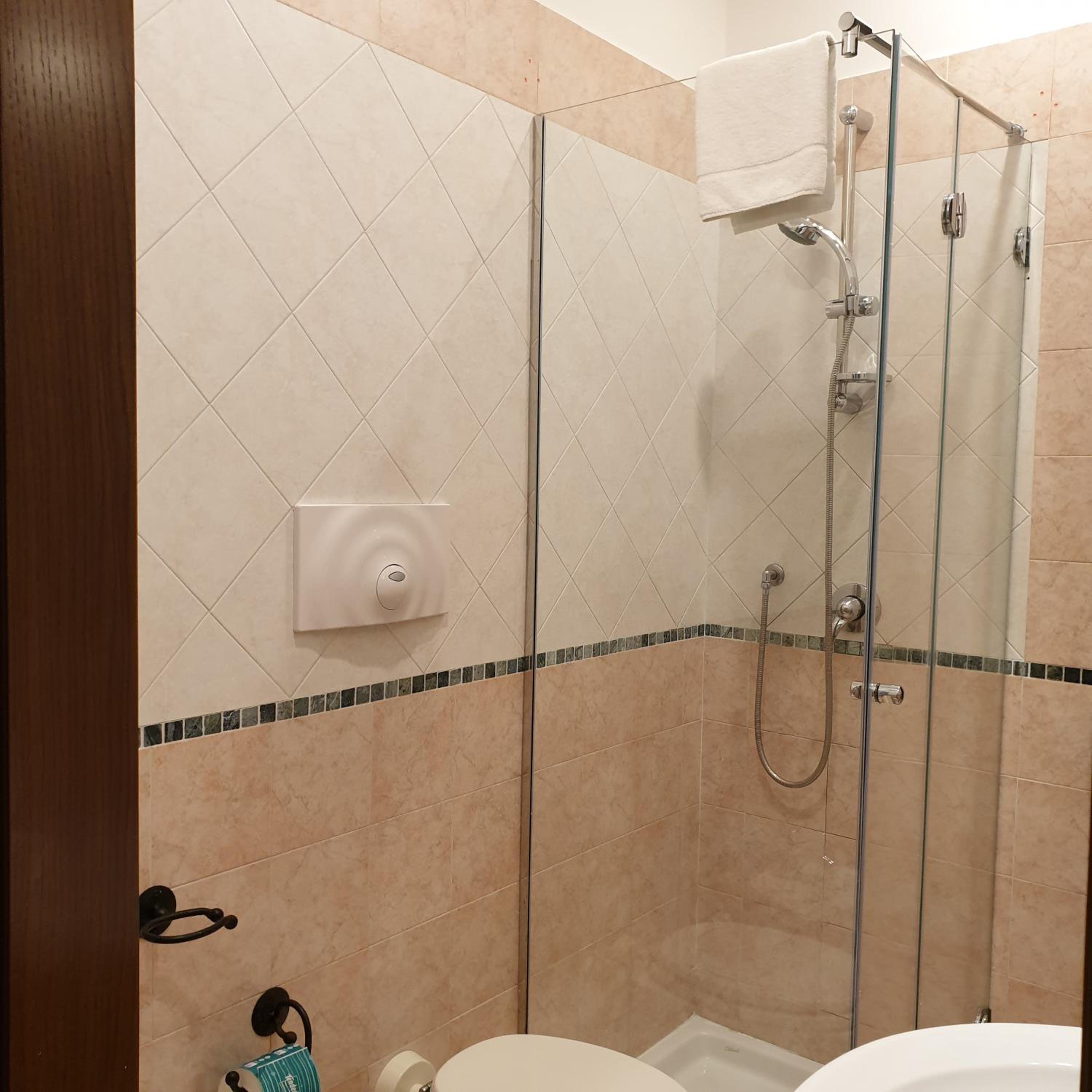One-Bedroom Apartment with Terrace - Photo 5