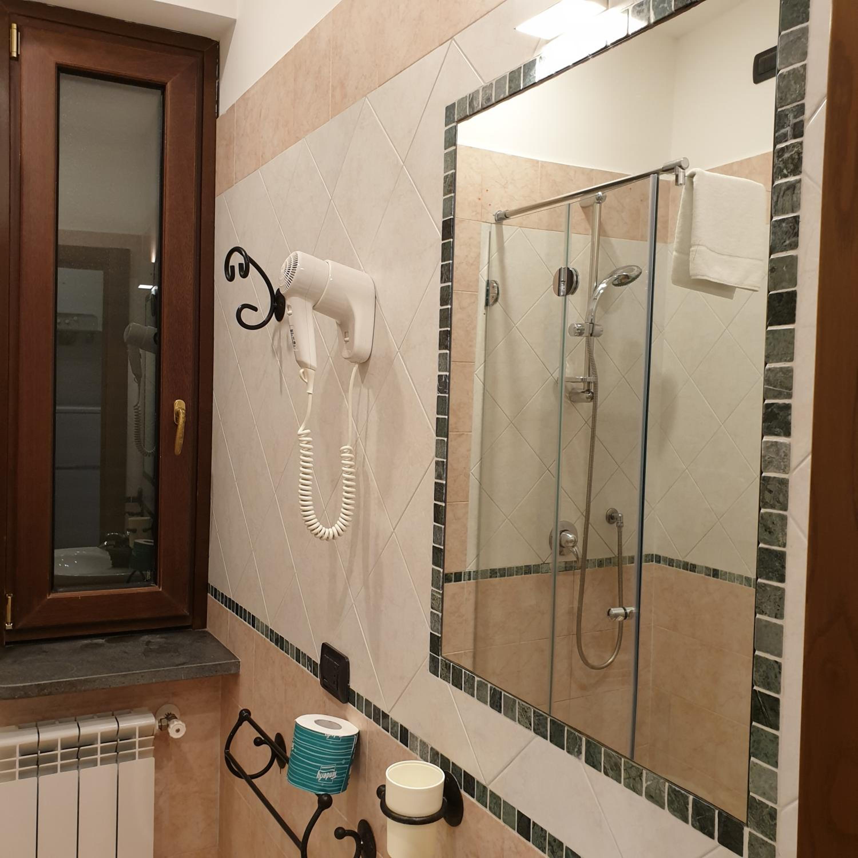 One-Bedroom Apartment with Terrace - Photo 4