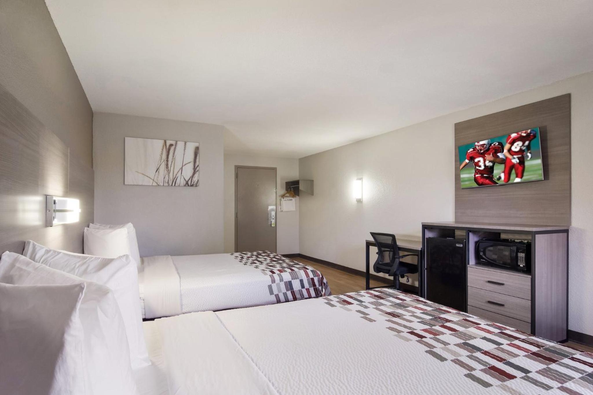 Deluxe Room with Two Queen Beds Non-Smoking - Photo 5