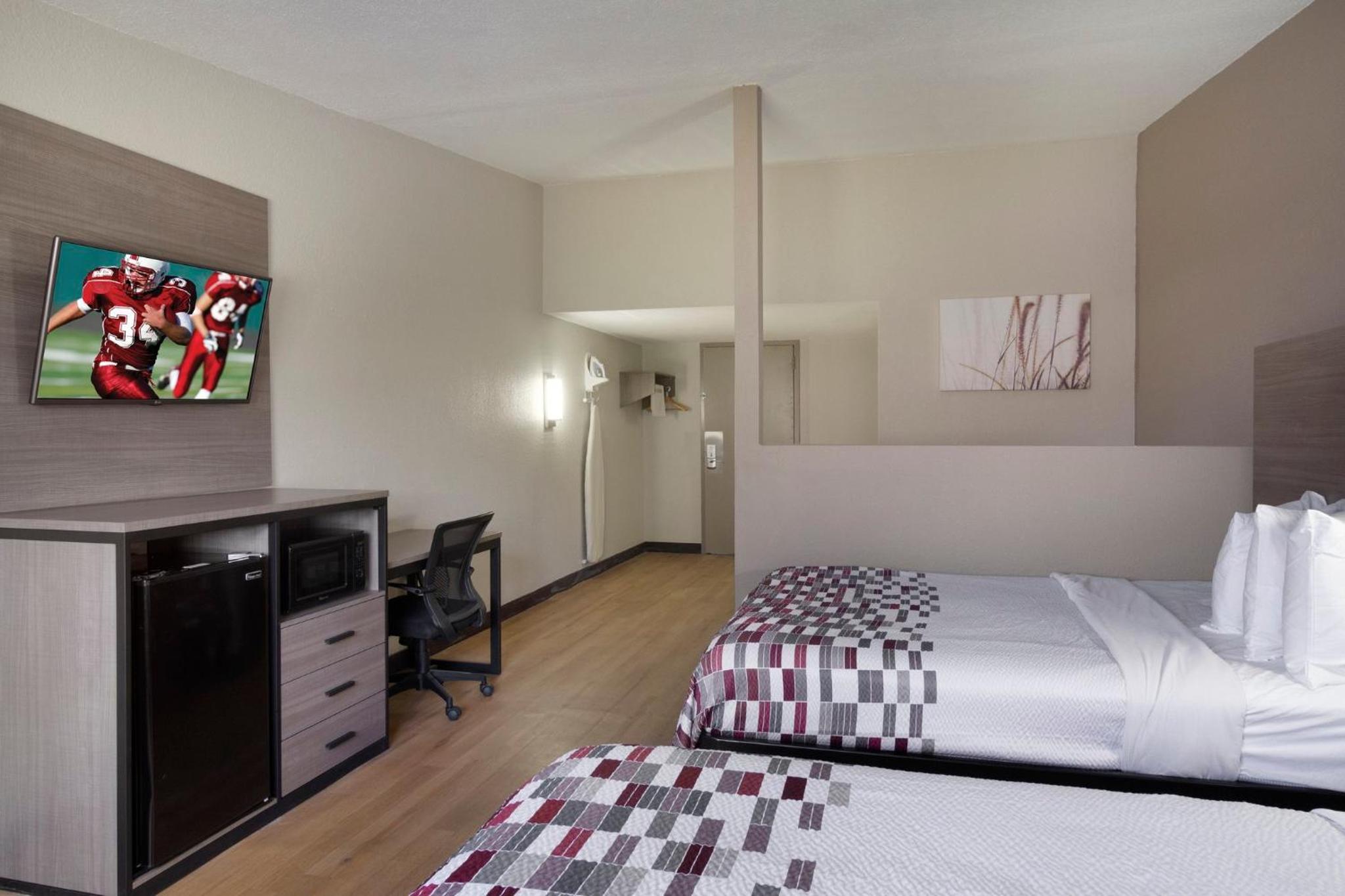 Suite with Two Queen Beds Non-Smoking - Photo 6