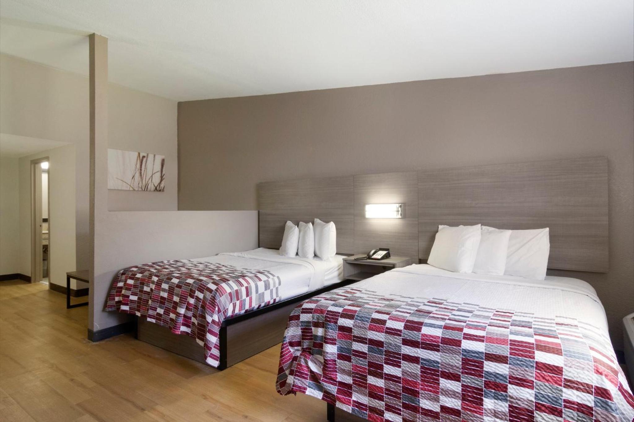 Suite with Two Queen Beds Non-Smoking - Photo 2