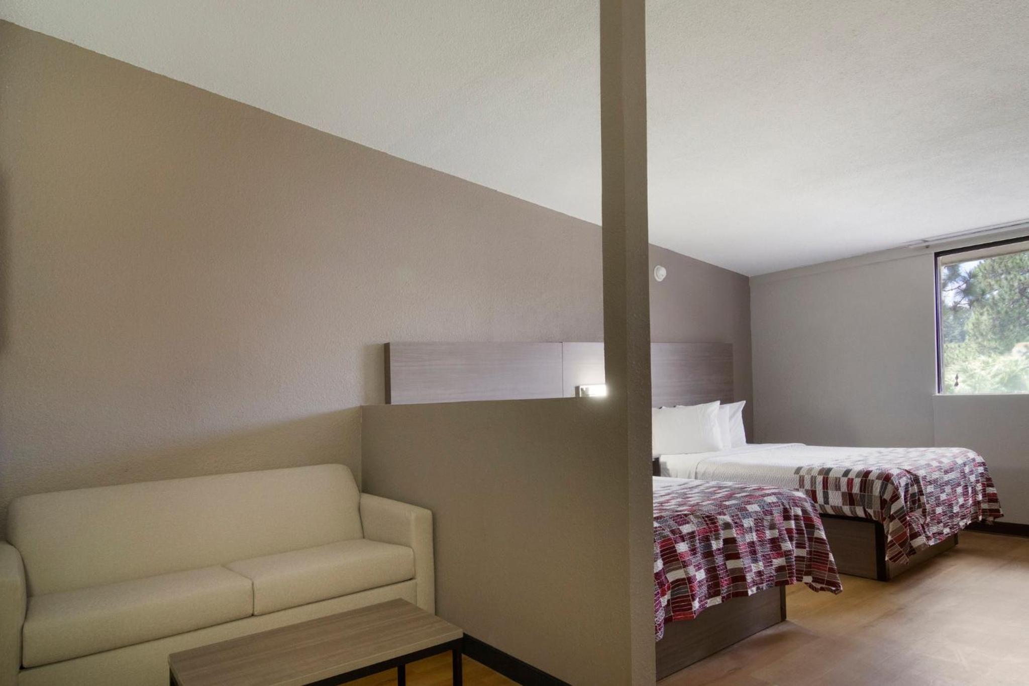 Suite with Two Queen Beds Non-Smoking - Photo 5