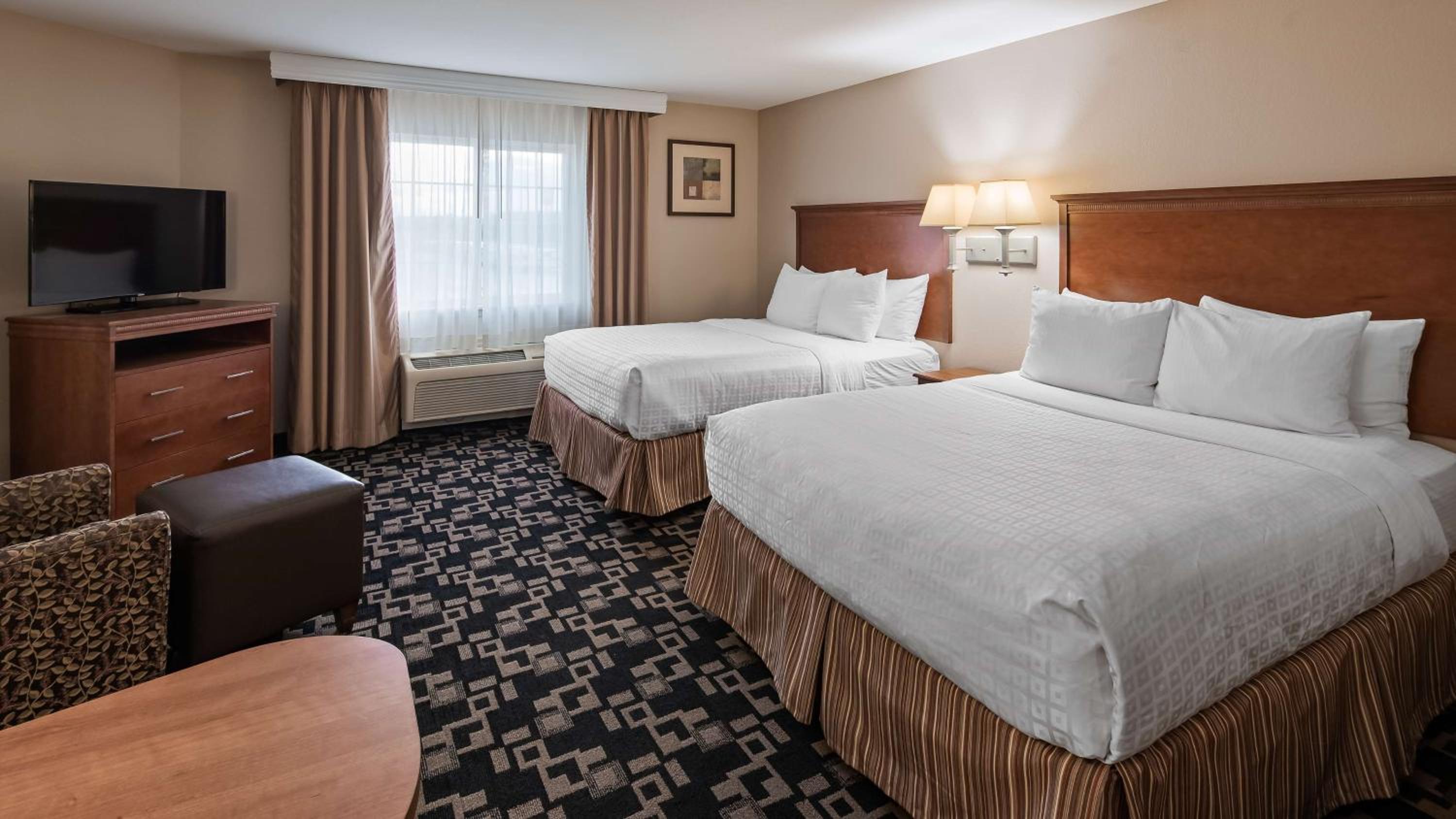 Queen Room with Two Queen Beds and Kitchenette - Non-Smoking - Photo 1