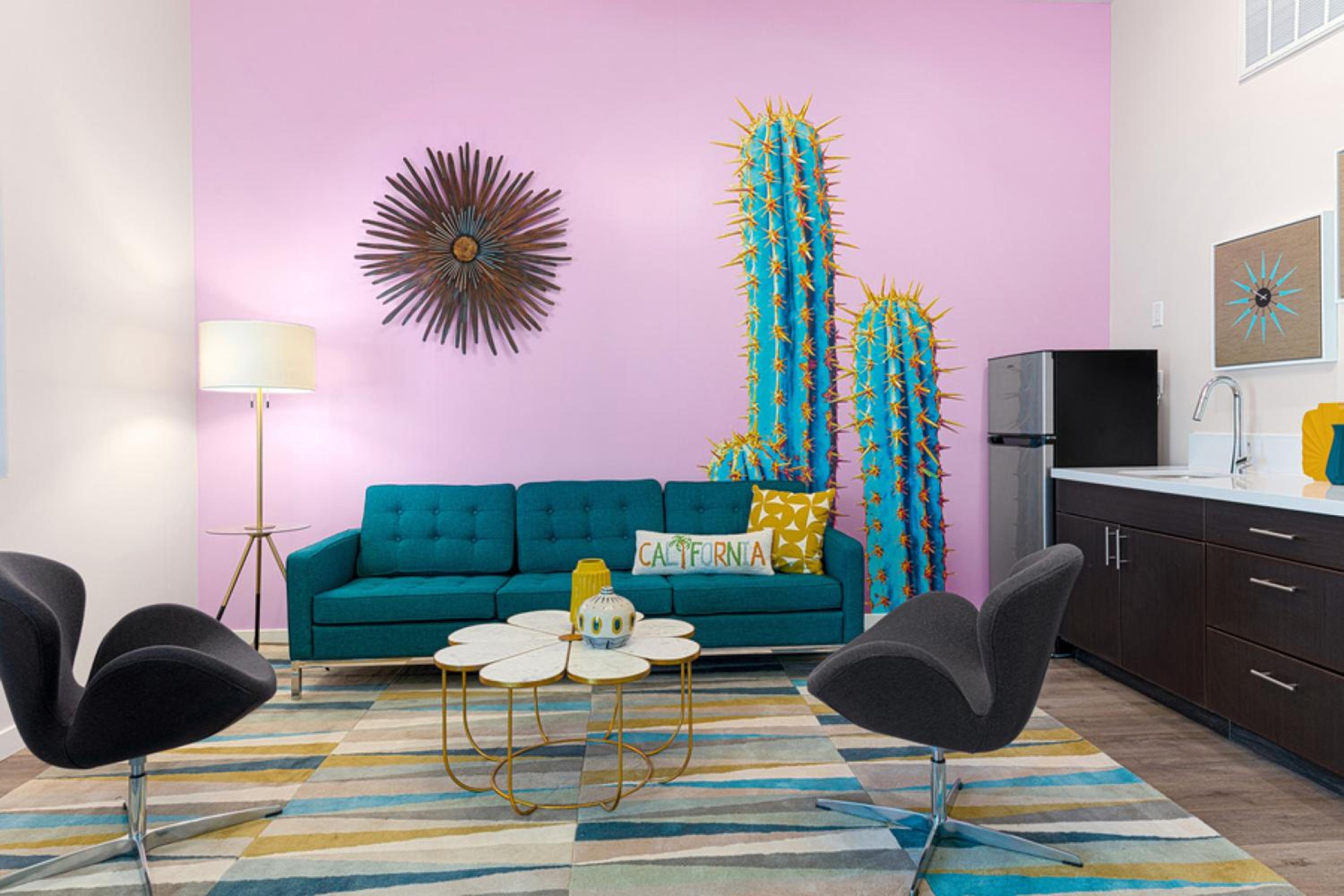 Deluxe King Suite - Photo 2
