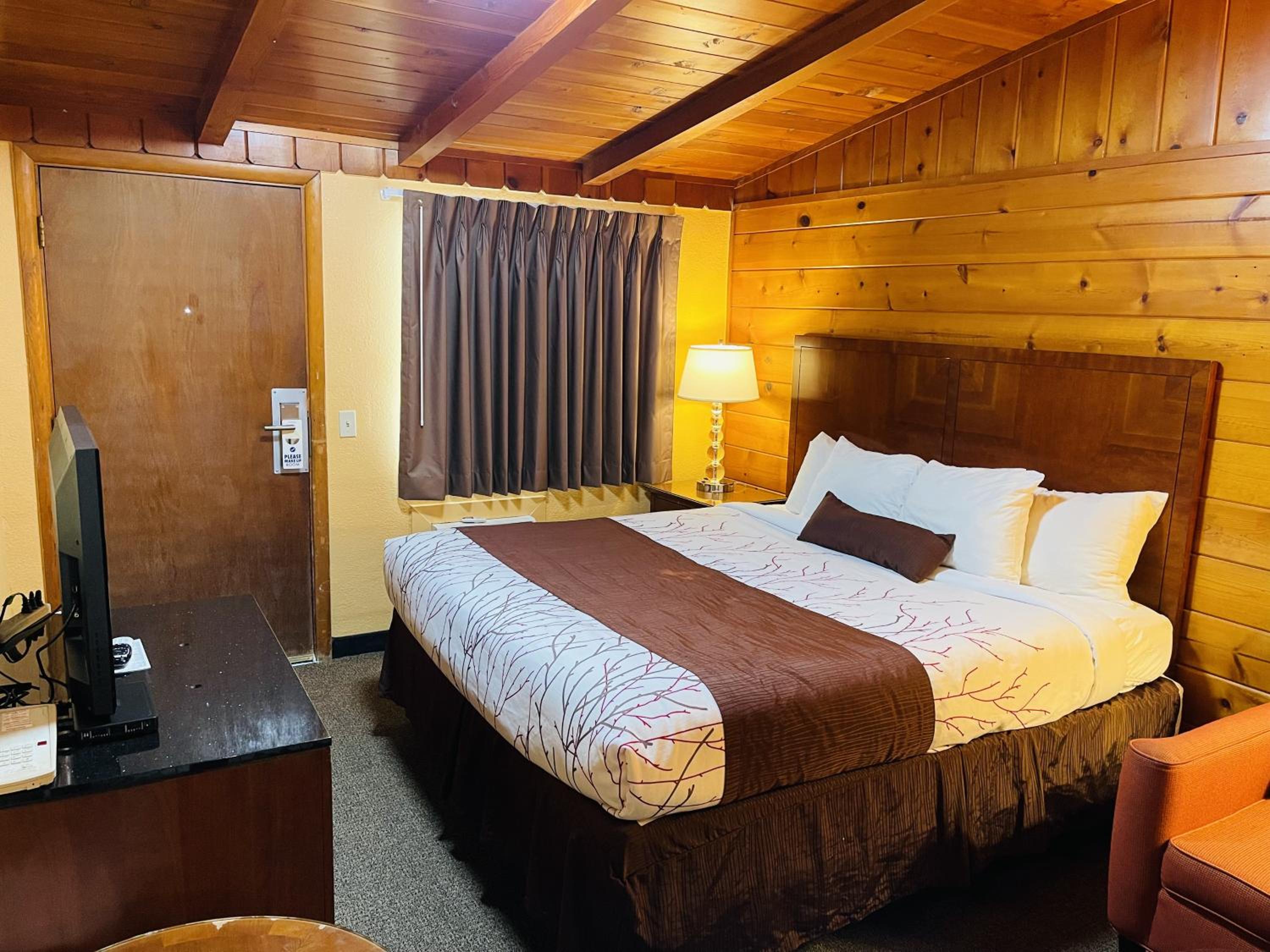 Small King Room photo 1