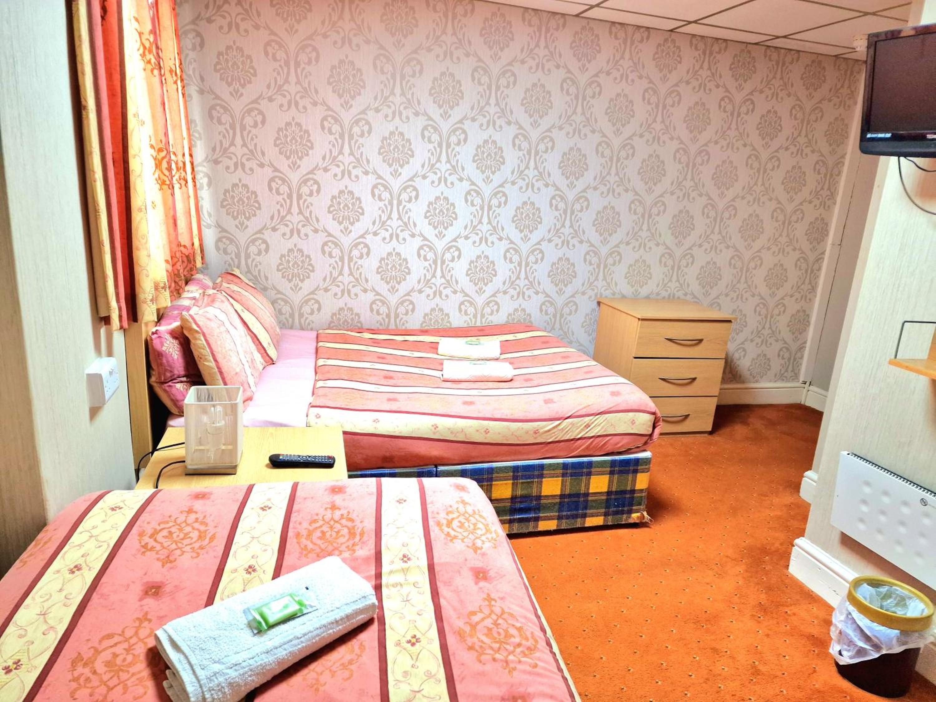 Standard Triple Room - Photo 8