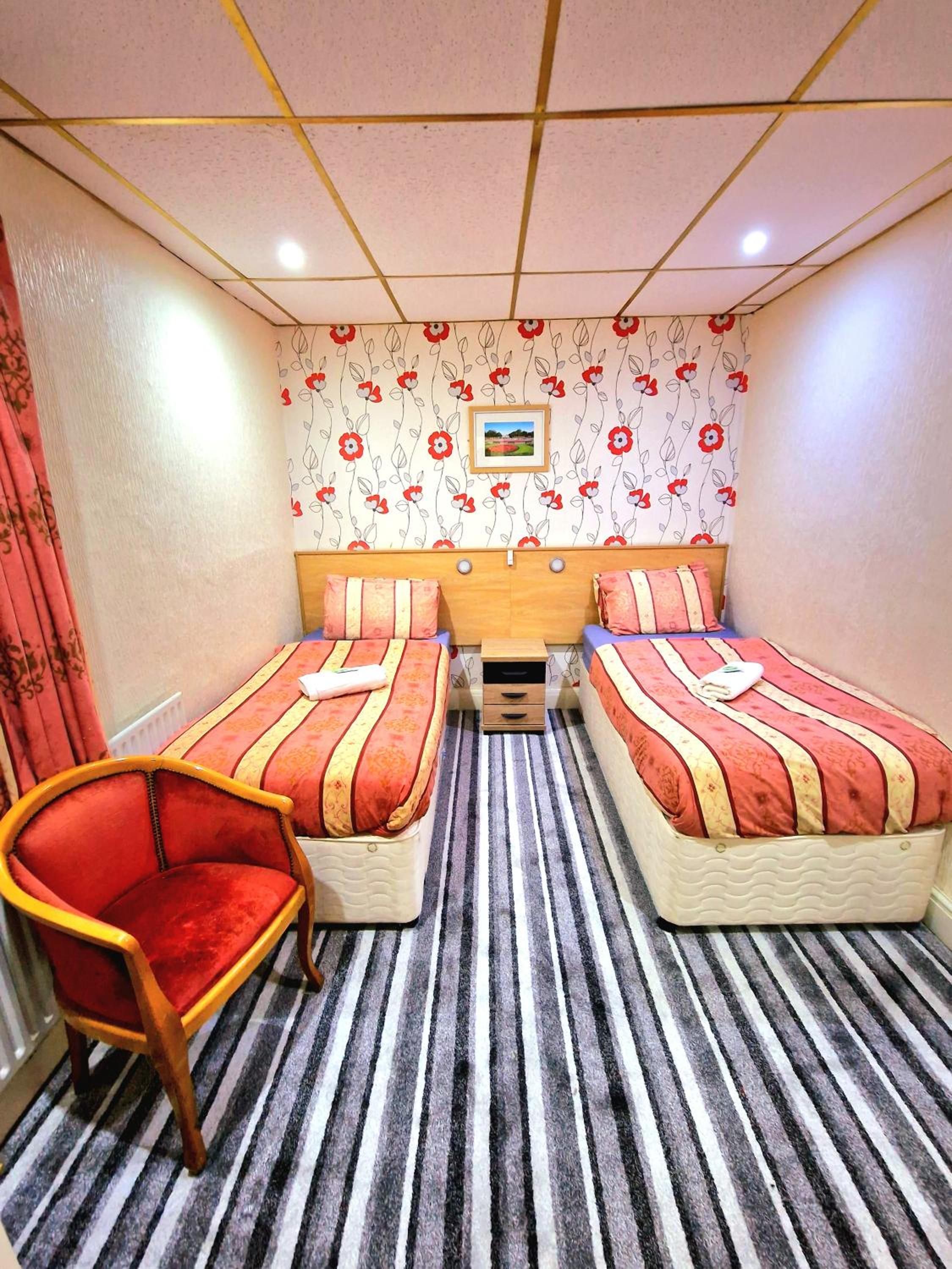 Standard Twin Room - Photo 1