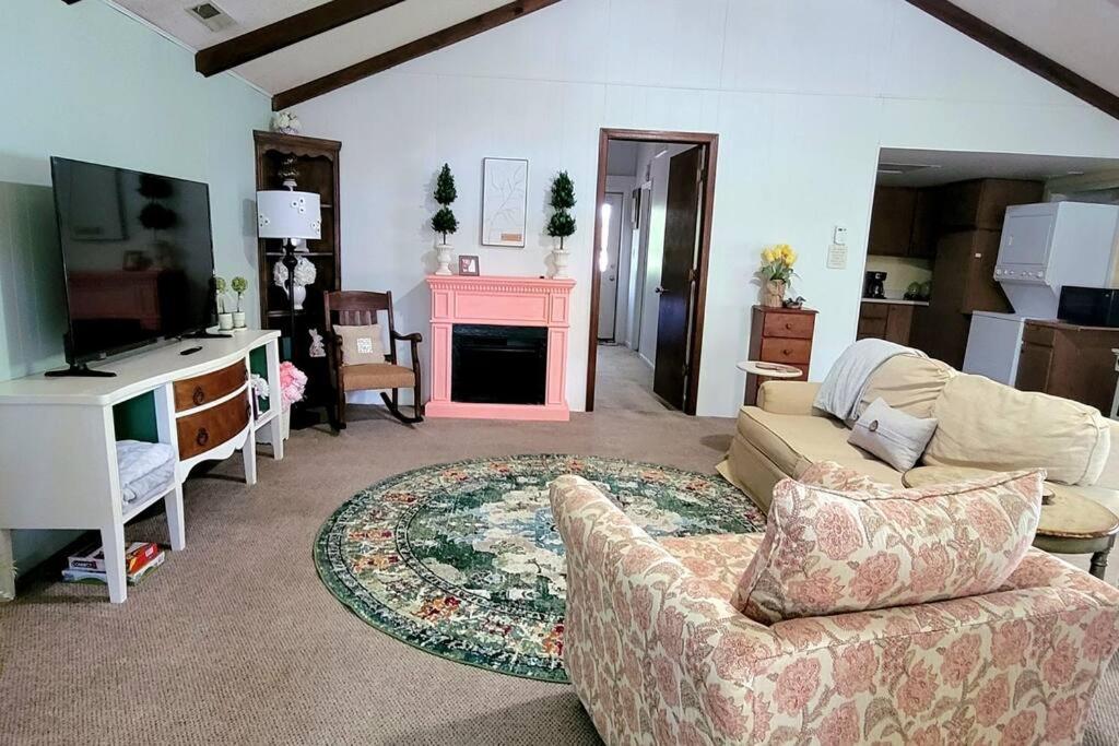One-Bedroom House photo 1