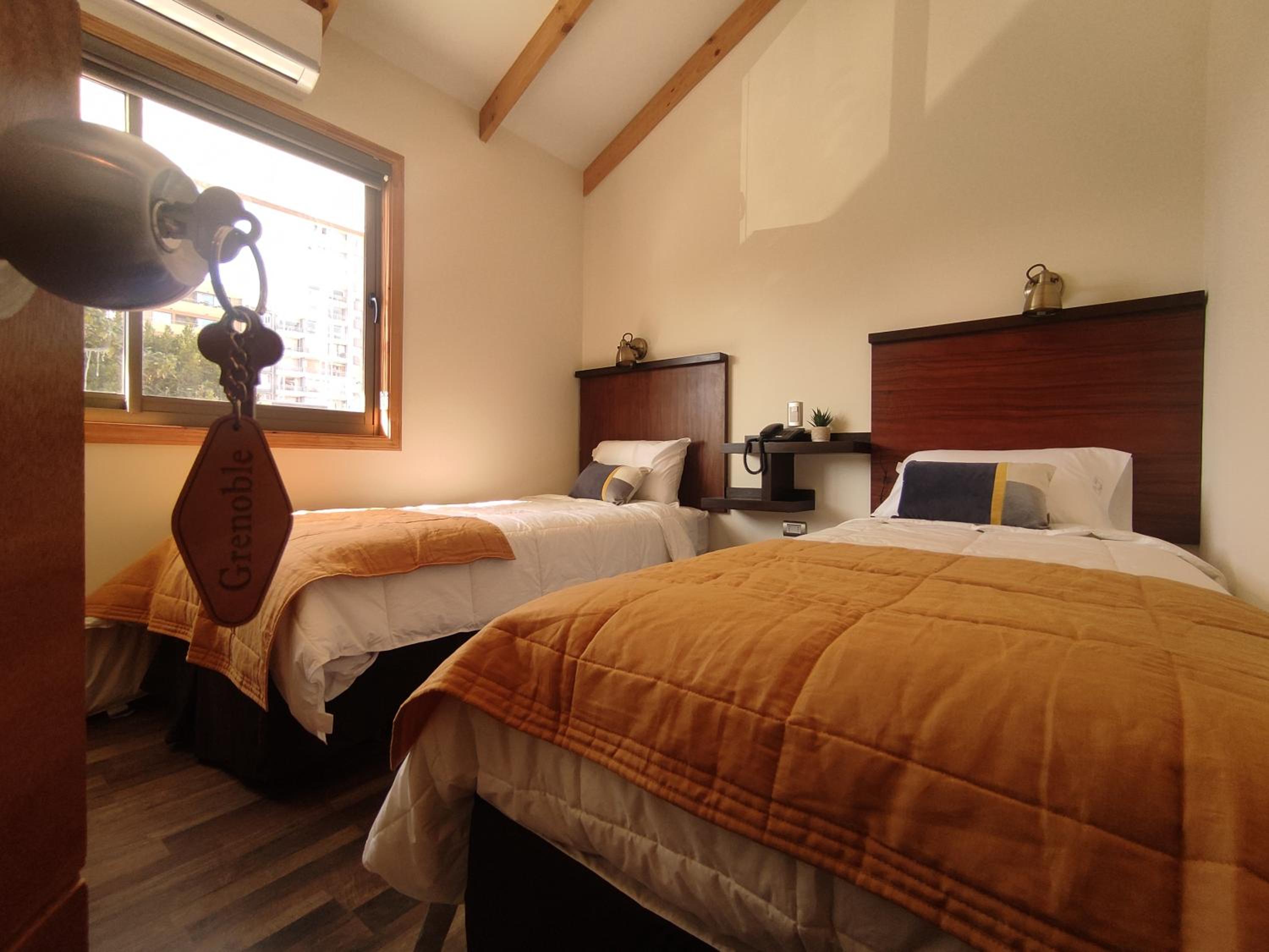 Twin Room with Private Bathroom photo 2