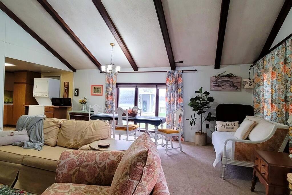 One-Bedroom House photo 2