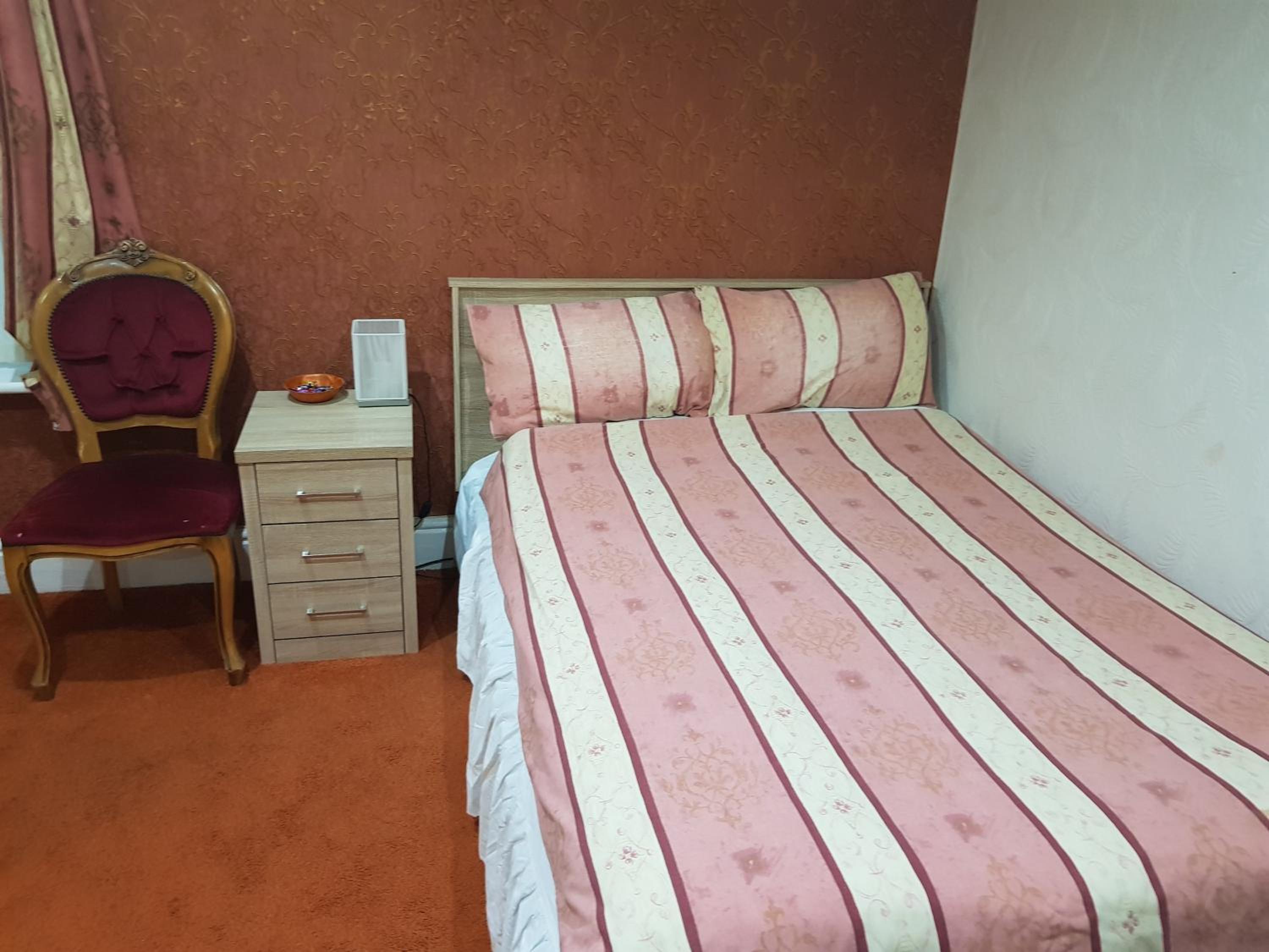 Double Room with Private Bathroom - Photo 1