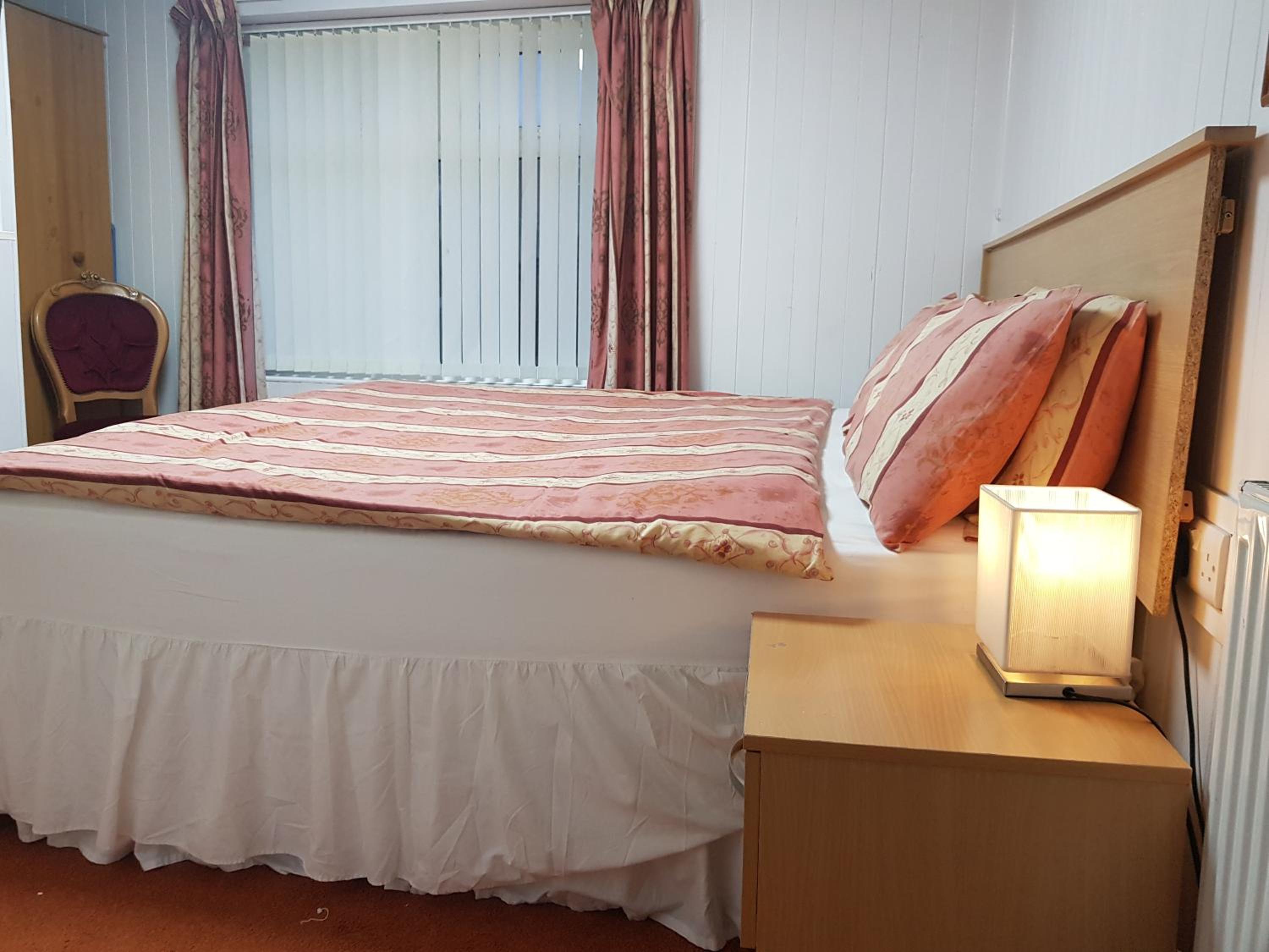 Double Room with Private Bathroom - Photo 4