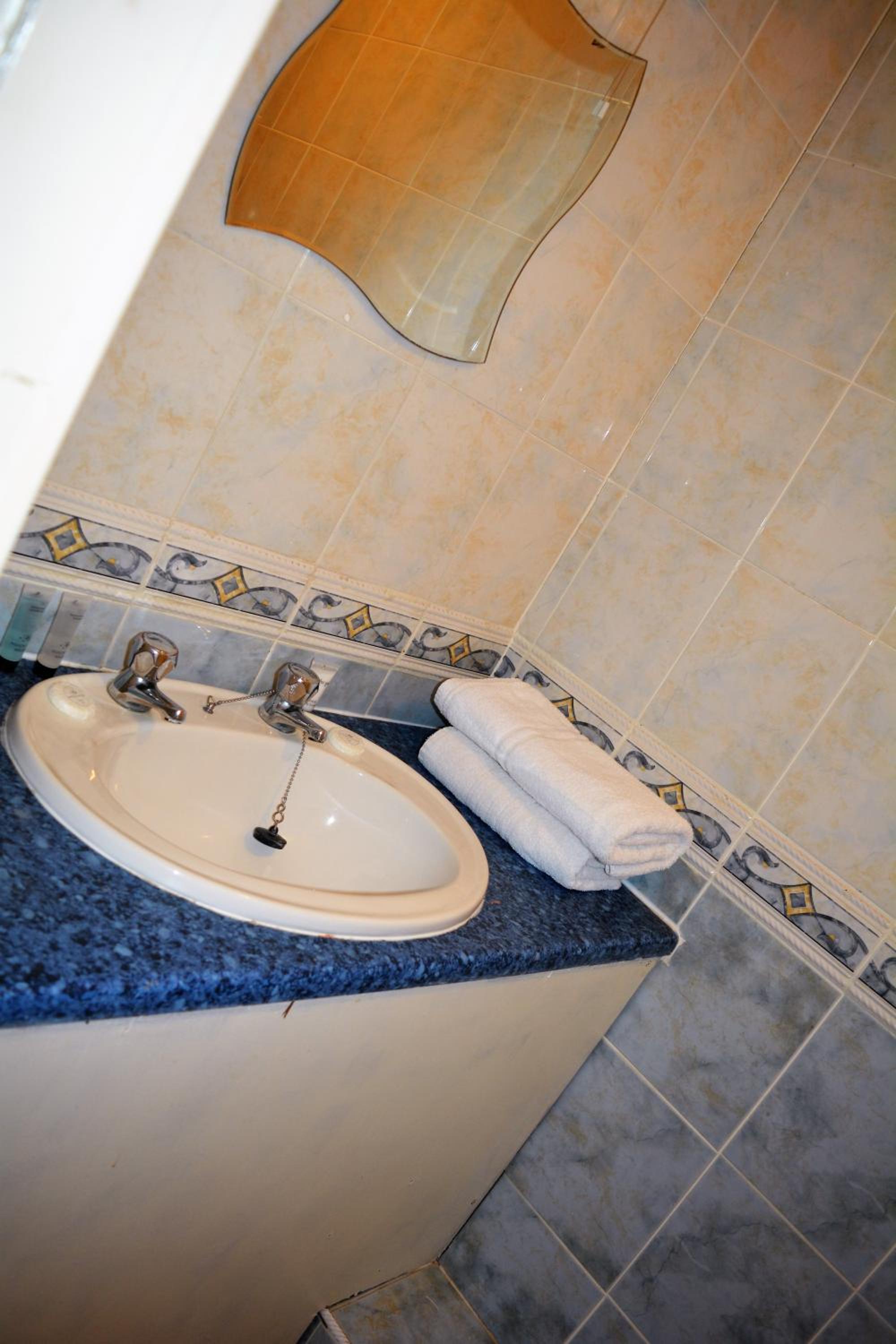 Standard Triple Room - Photo 6