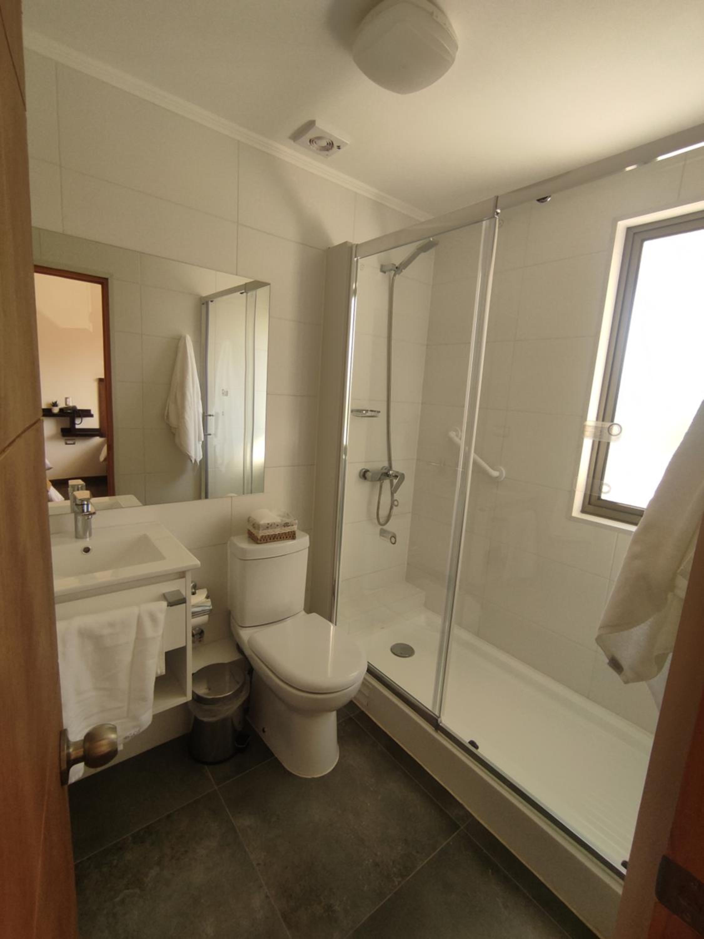 Twin Room with Private Bathroom photo 3