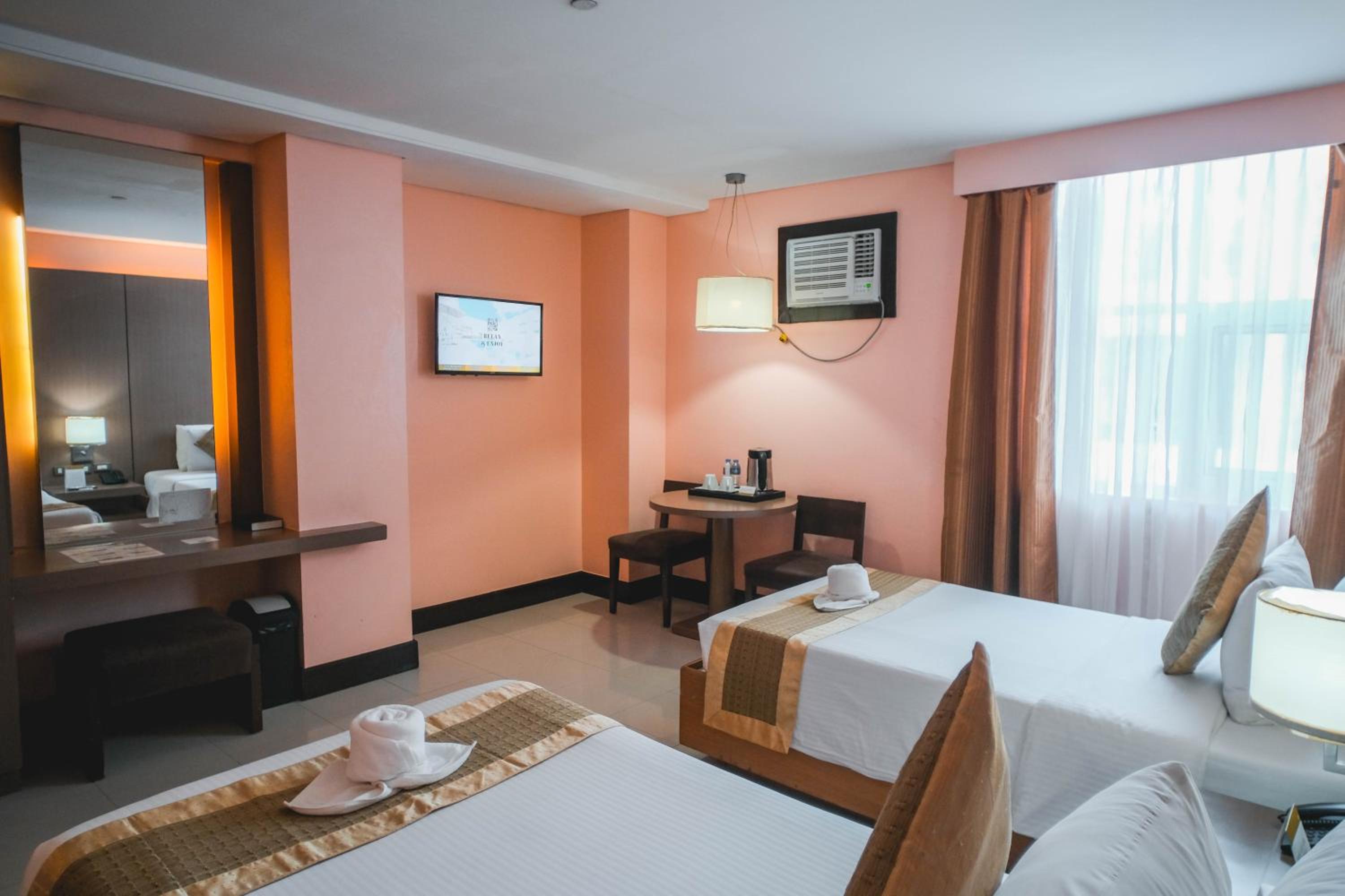 Majestic Twin Room - Photo 3
