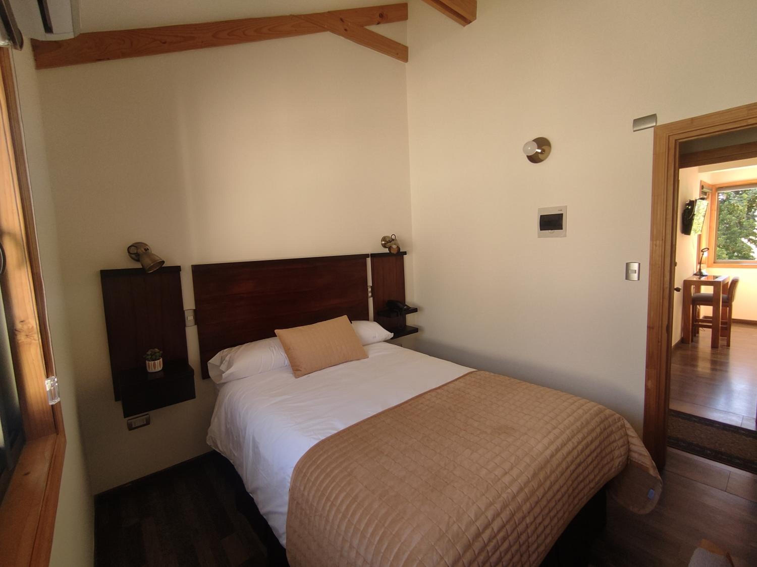 Single Room with Private Bathroom photo 3