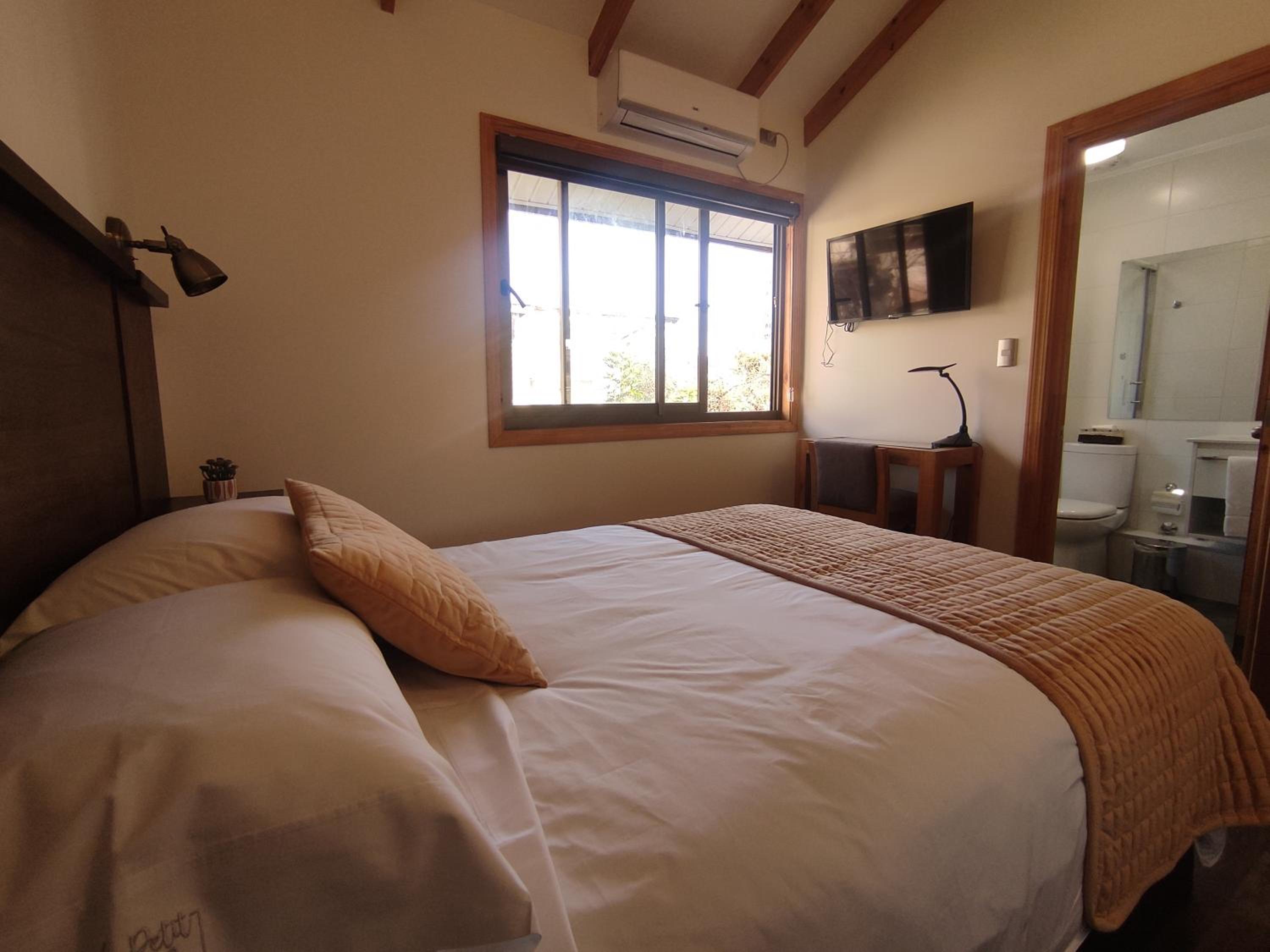 Single Room with Private Bathroom photo 3