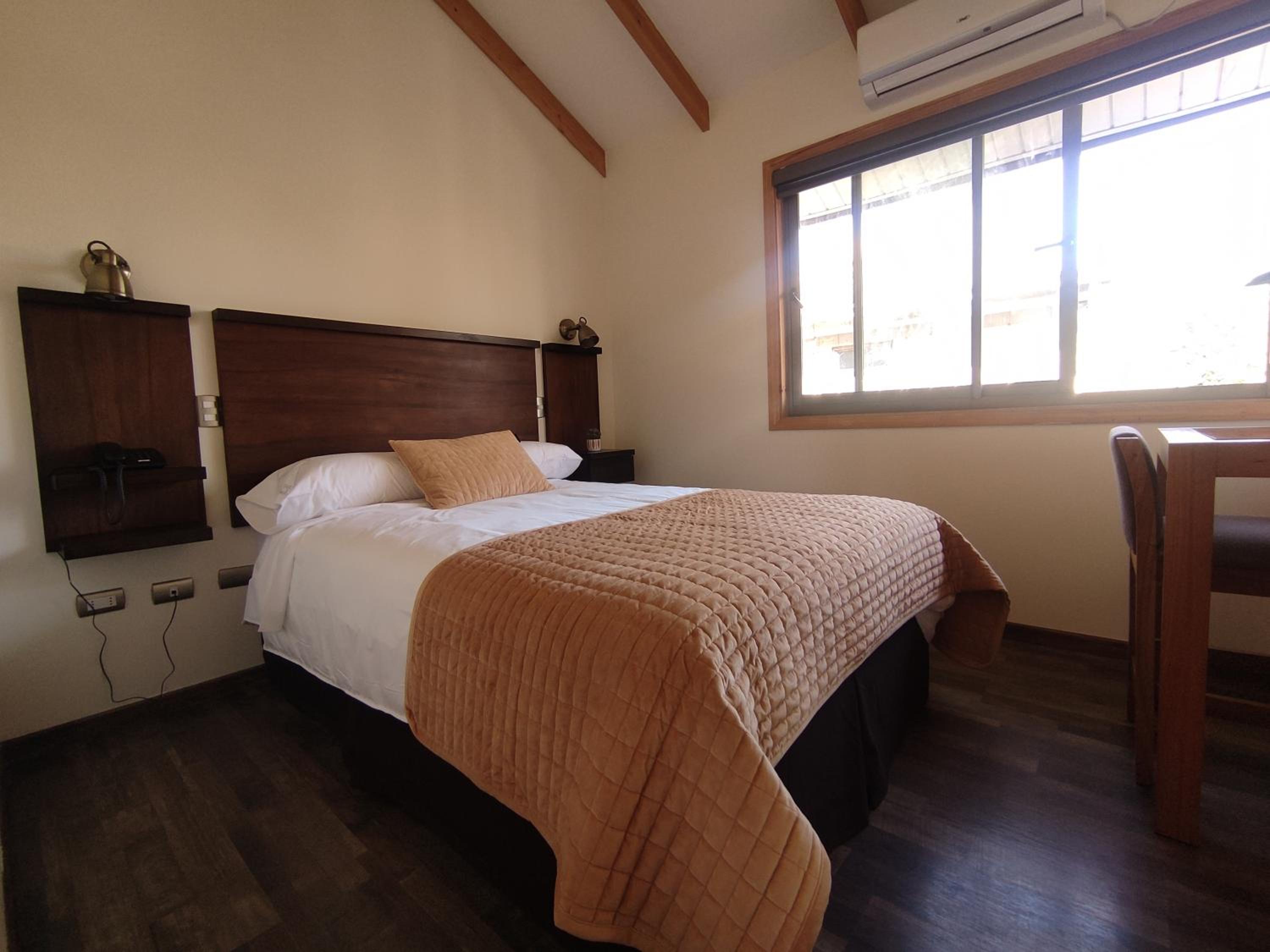 Single Room with Private Bathroom photo 2