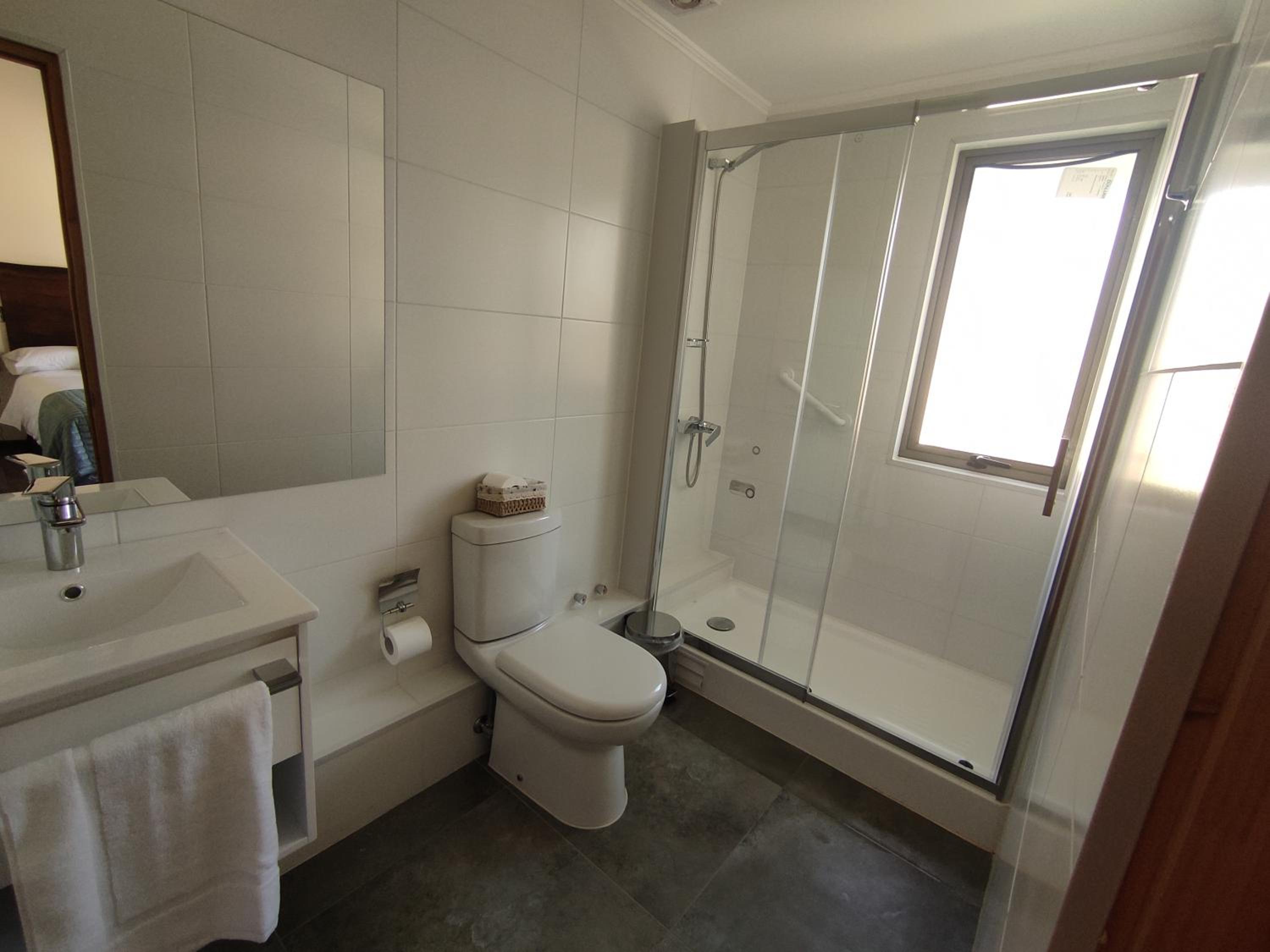 Single Room with Private Bathroom photo 3