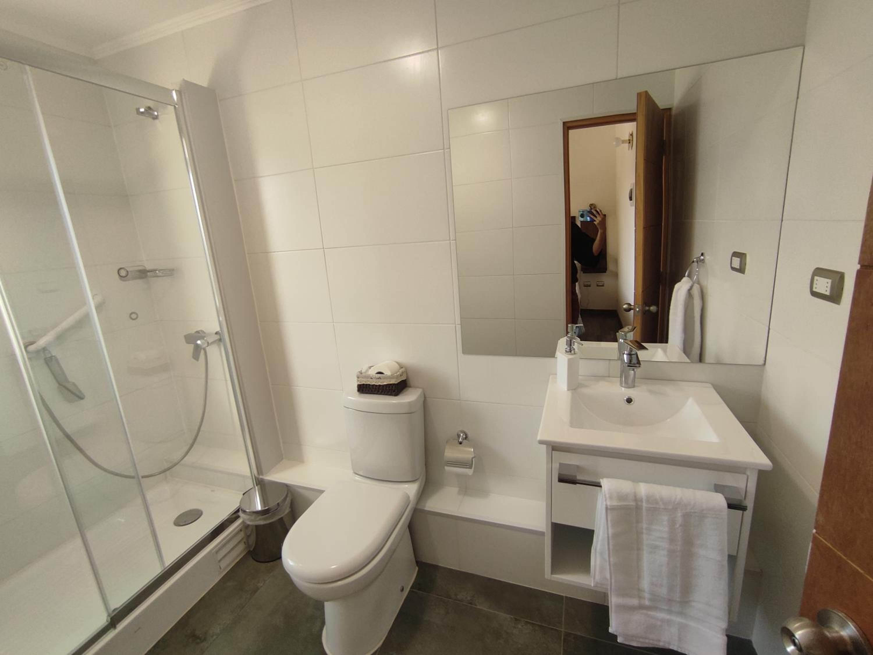 Single Room with Private Bathroom photo 2