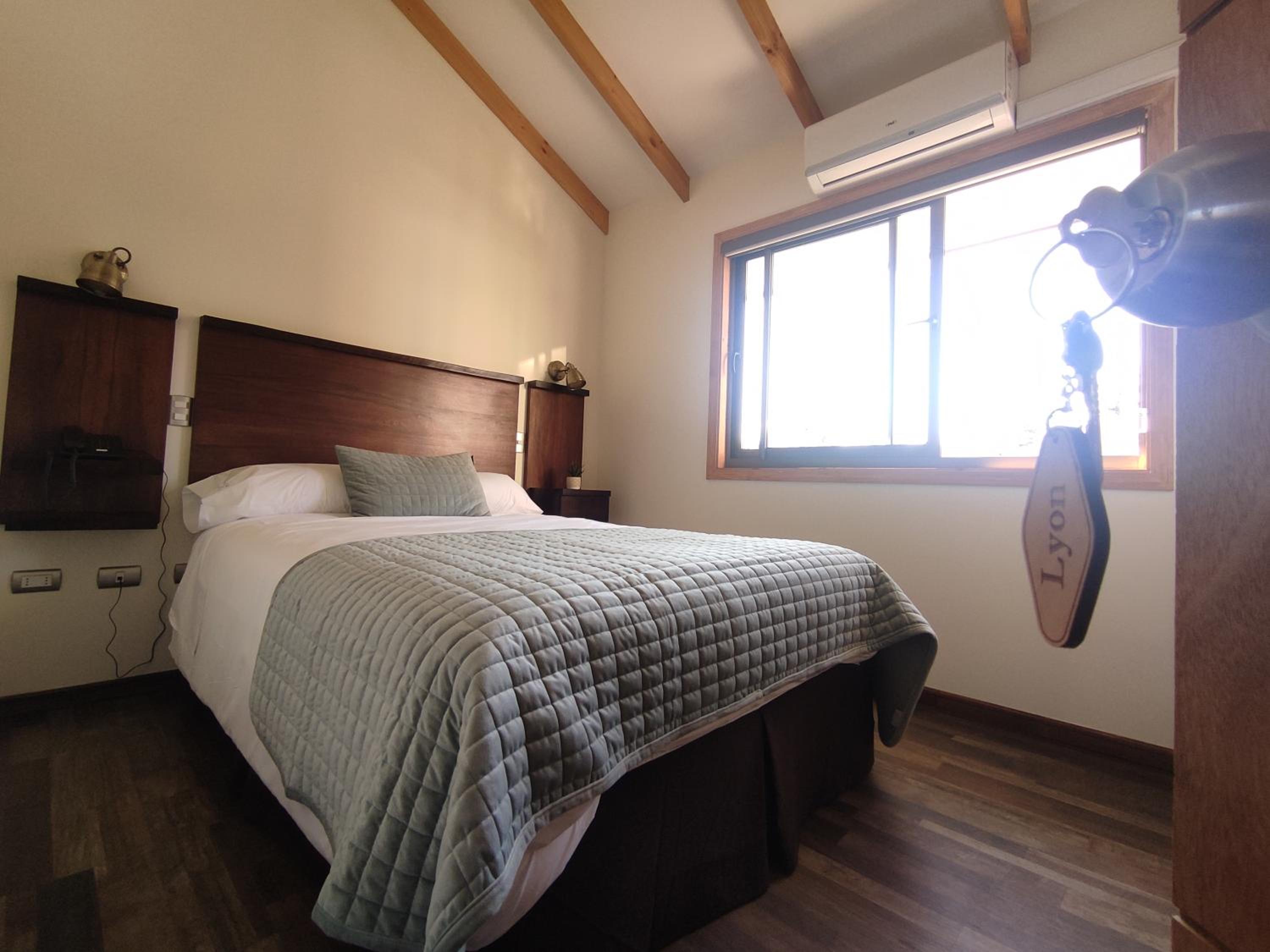 Single Room with Private Bathroom photo 1