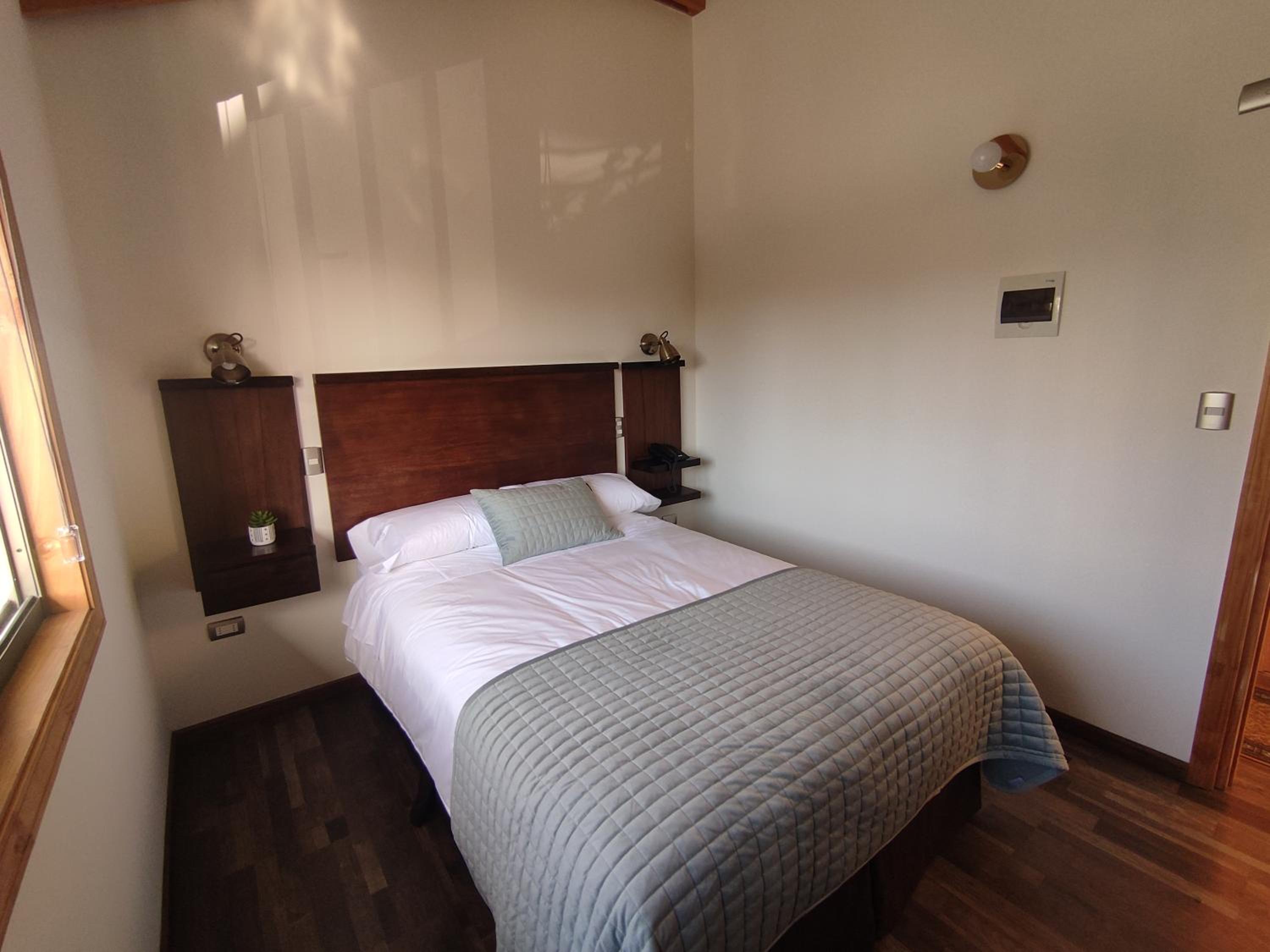 Single Room with Private Bathroom photo 2