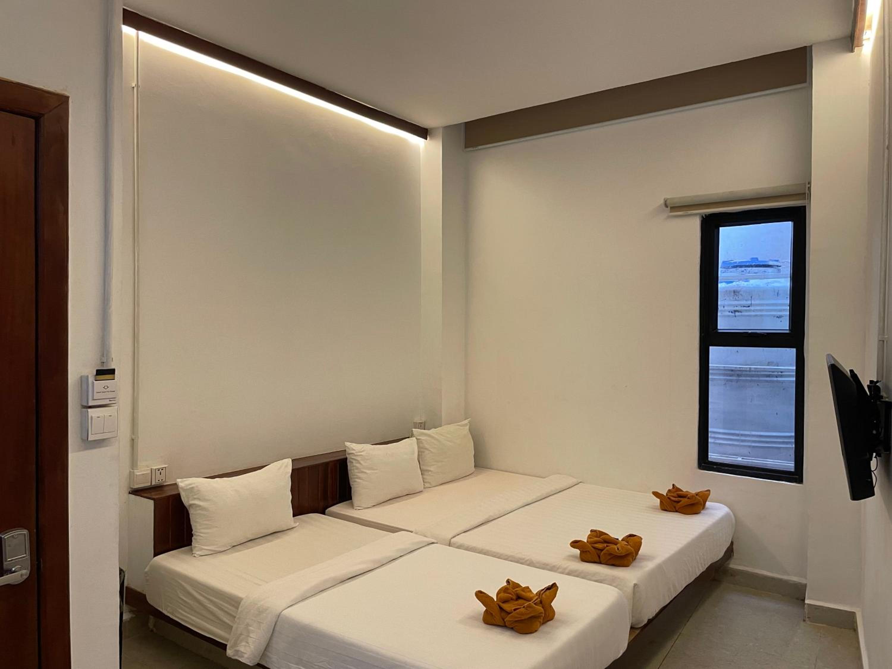 Standard Triple Room @Main building - Photo 2