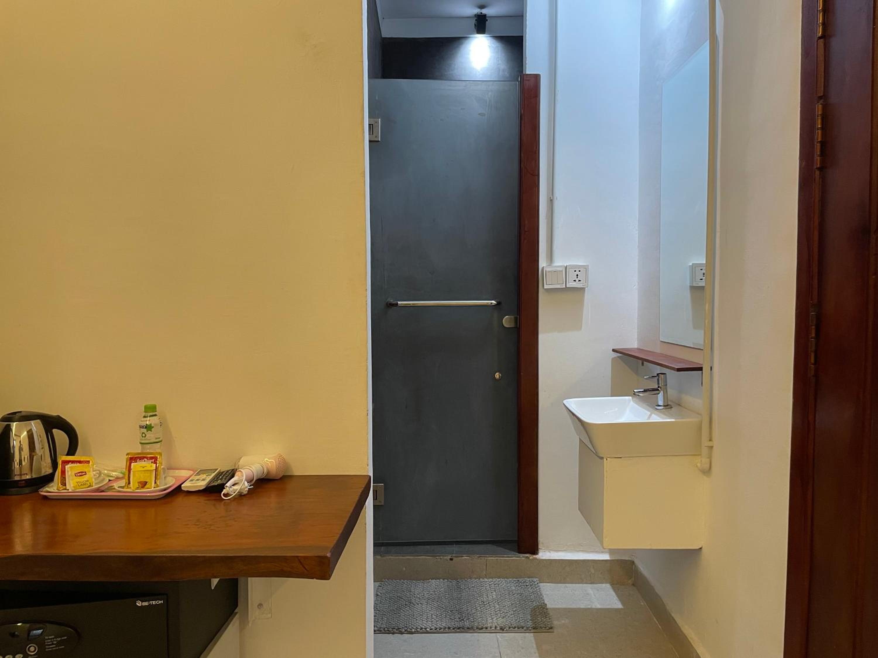 Standard Double Room @Main building - Photo 3