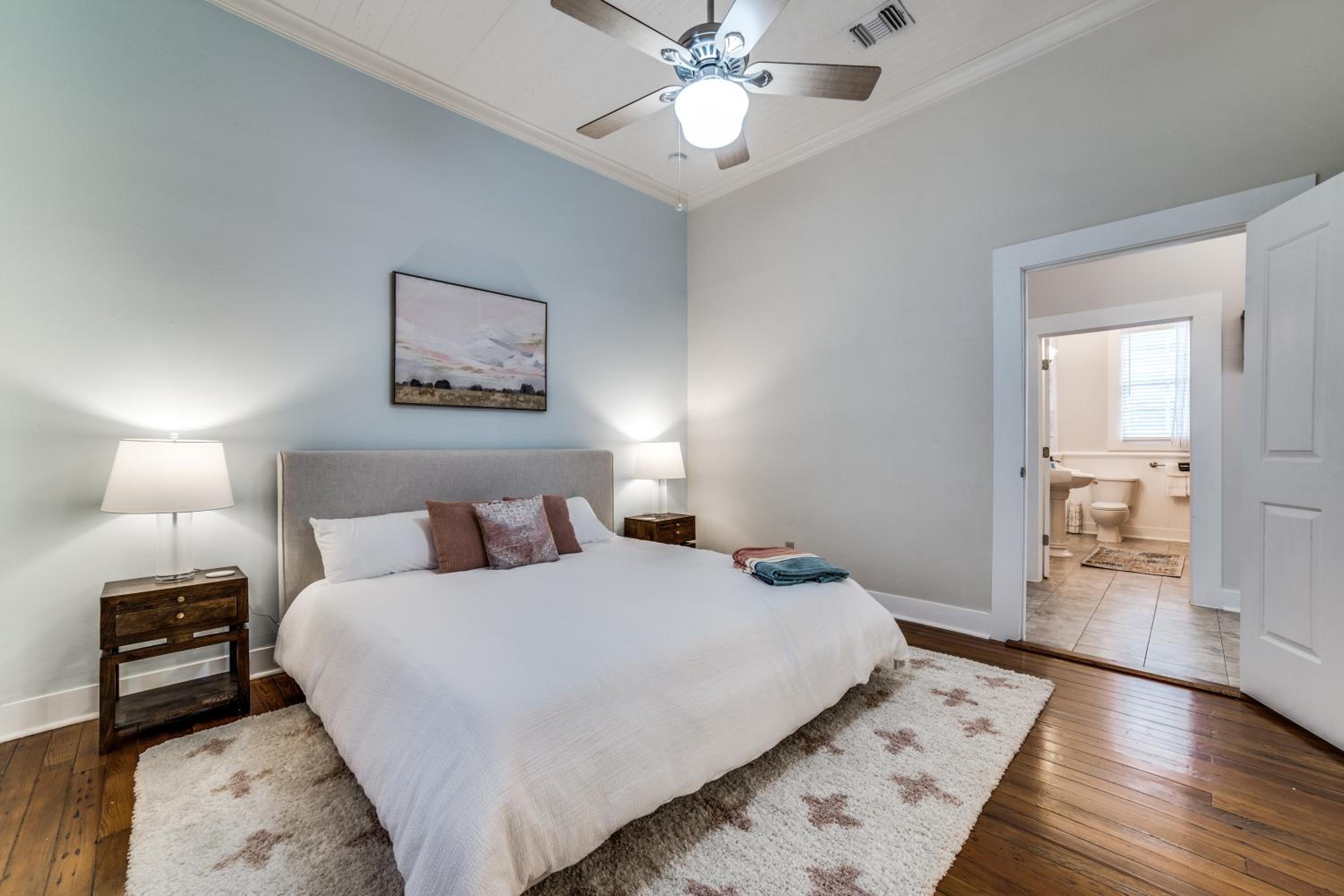 Two-Bedroom House - Photo 1