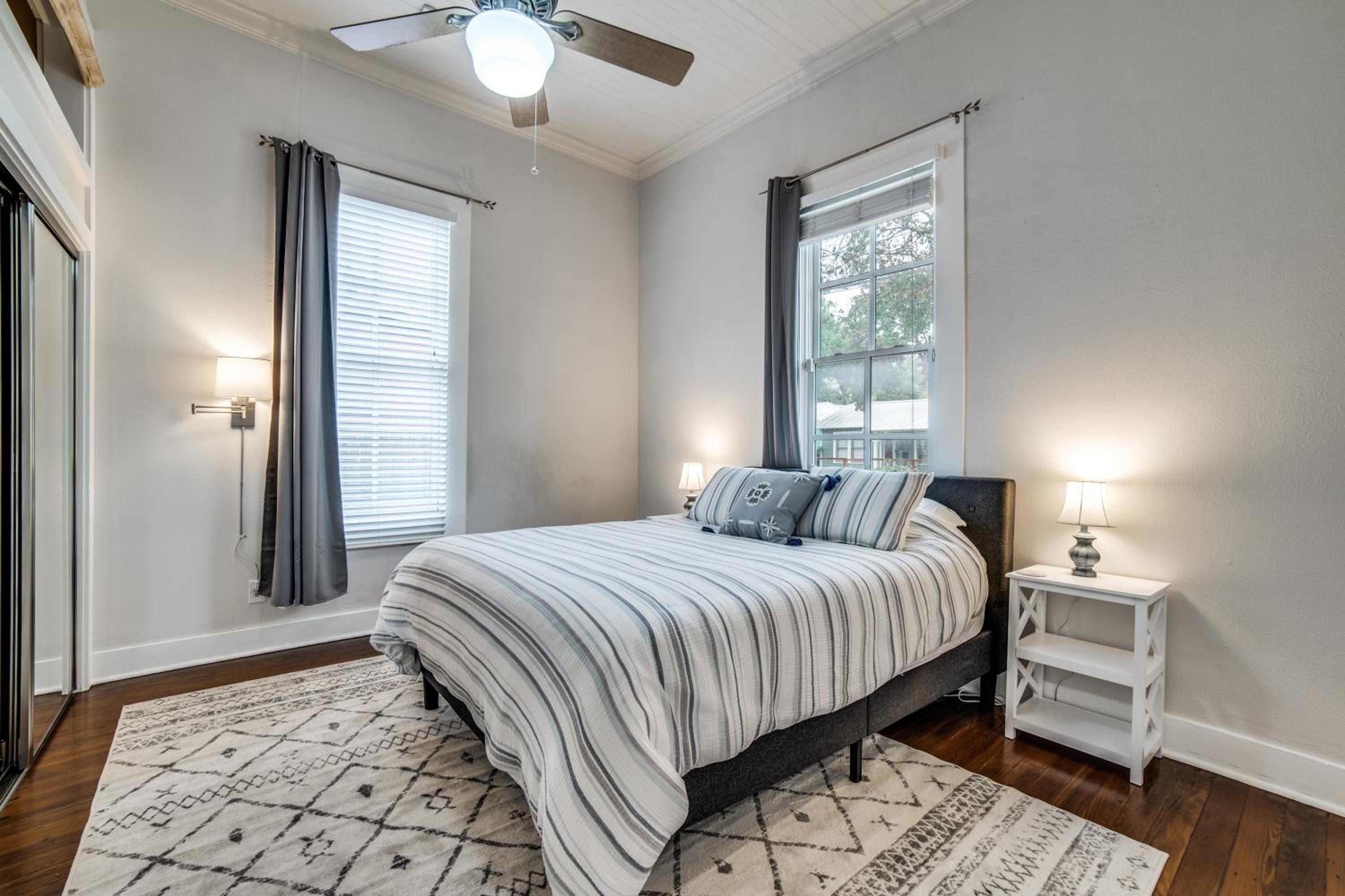 Two-Bedroom House - Photo 16
