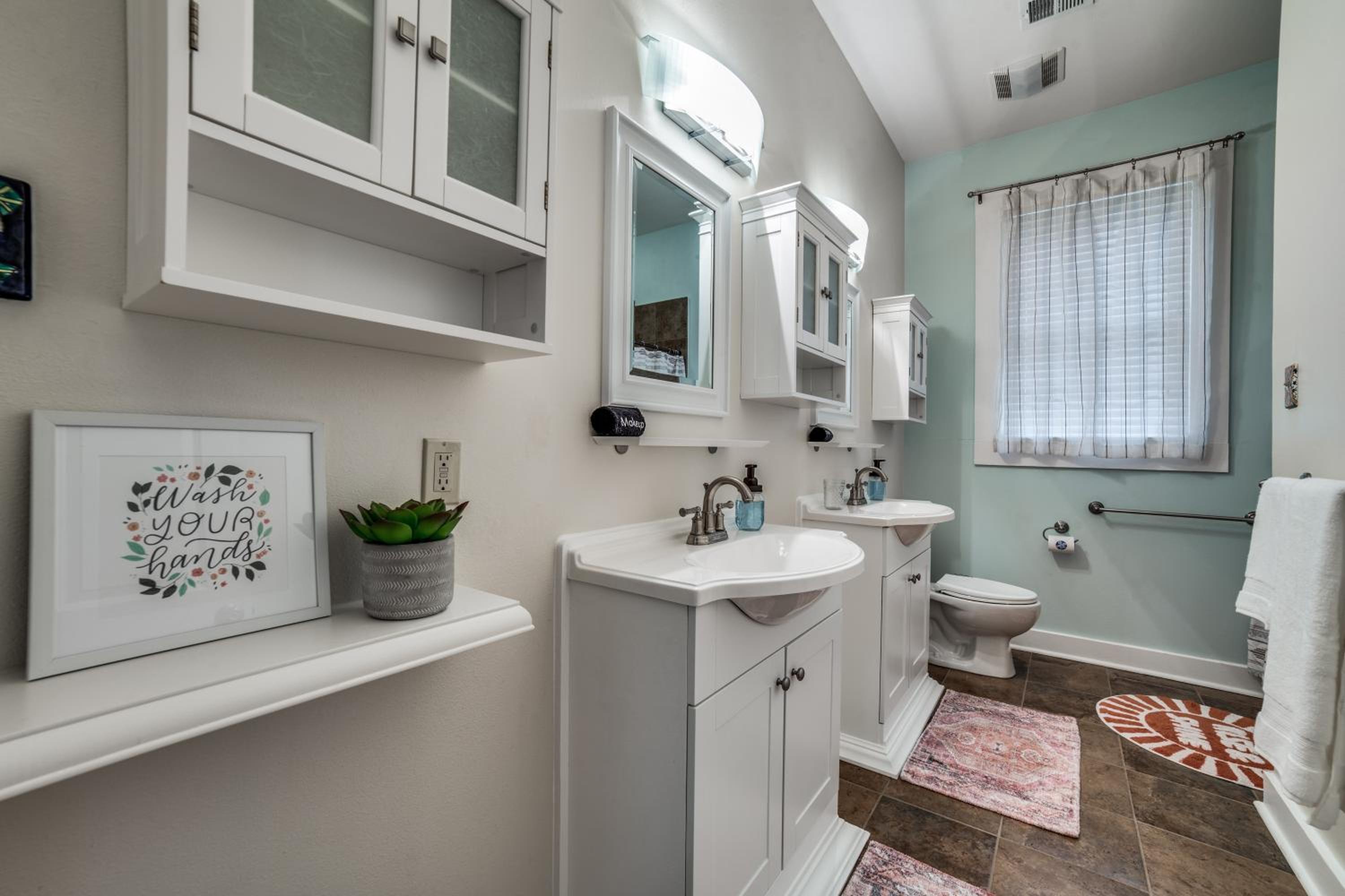 Two-Bedroom House - Photo 19