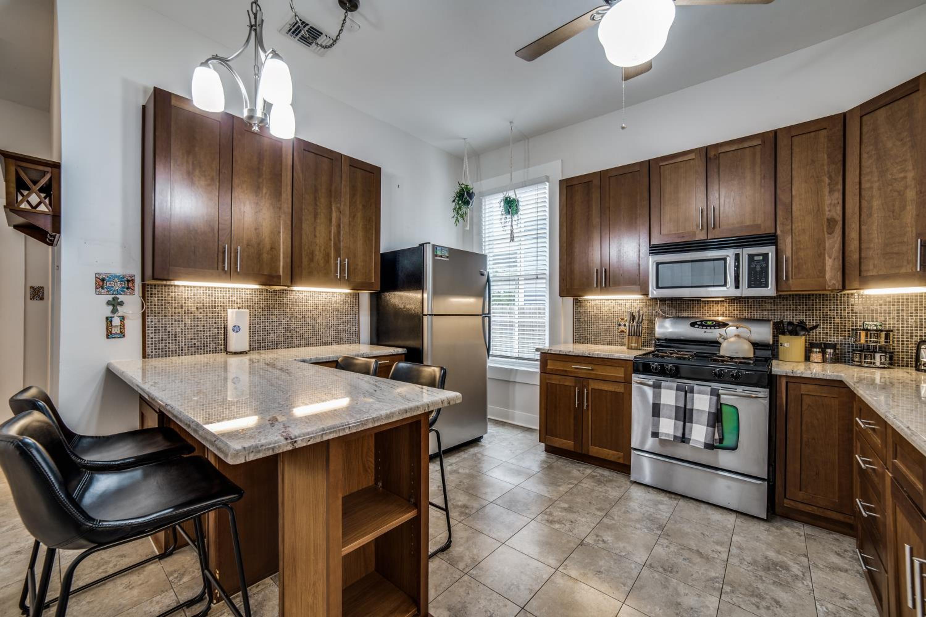 Two-Bedroom House - Photo 18
