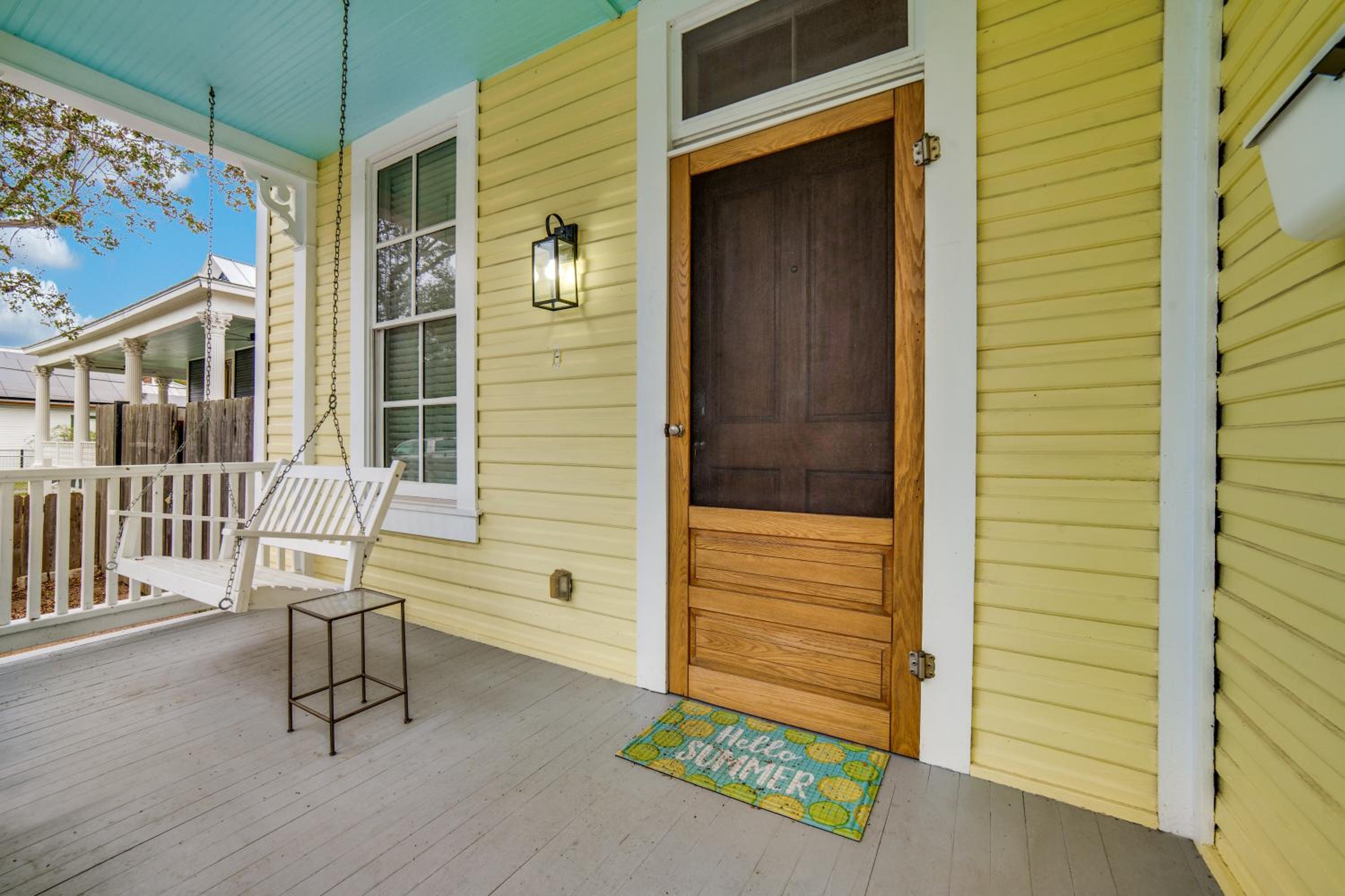 Two-Bedroom House - Photo 2