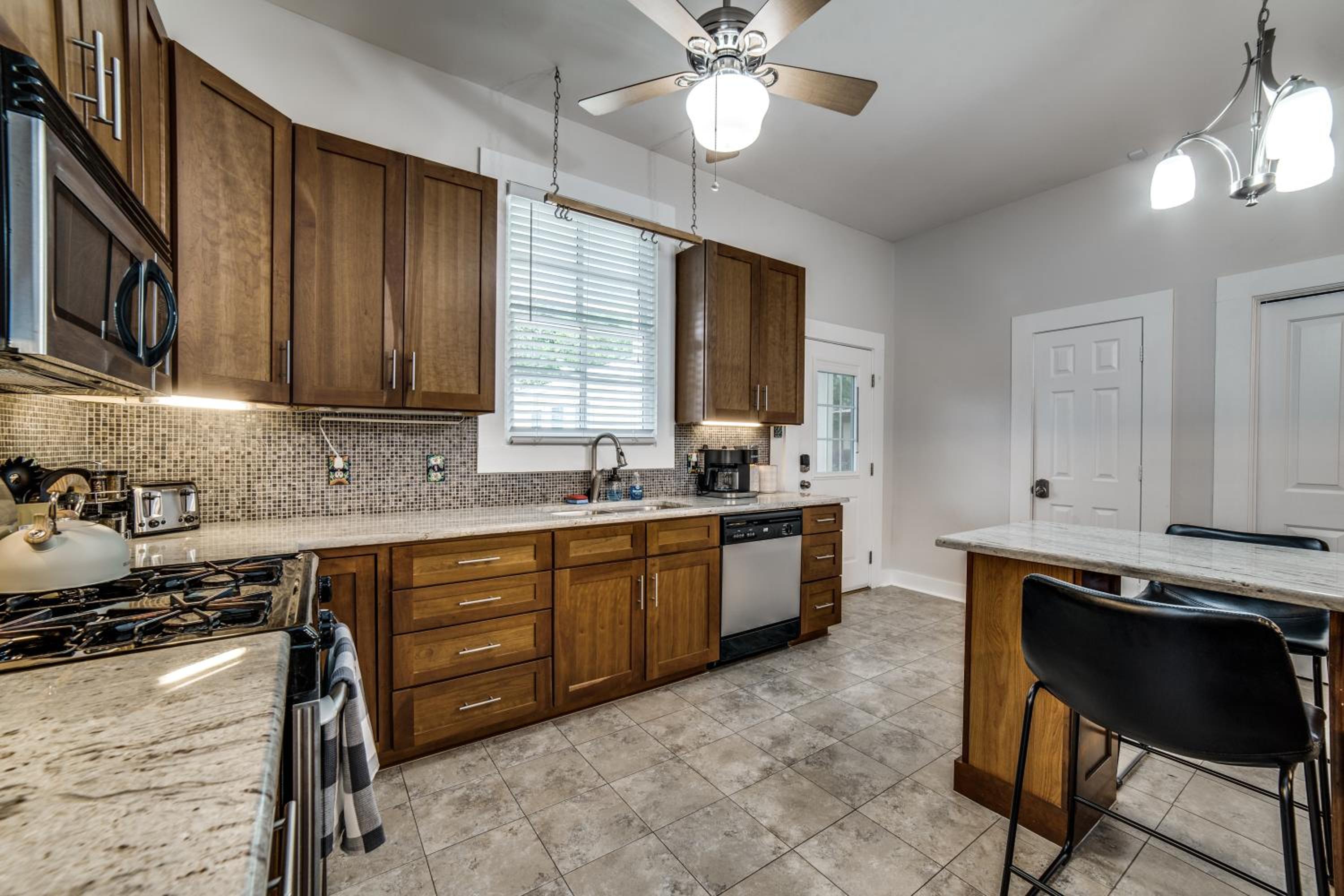 Two-Bedroom House - Photo 8